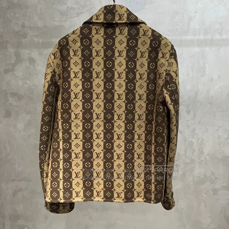Louis Vuitton Louis Vuitton Brown co-branded presbyopic full horn button Size US M / EU 48-50 / 2 - 5 Thumbnail