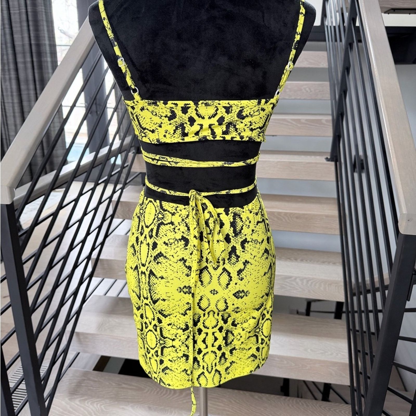 Other New Y2K Yellow Snakeskin Print Tie Front Skirt Set size S Size 25" / US 0 / IT 36 - 10 Thumbnail