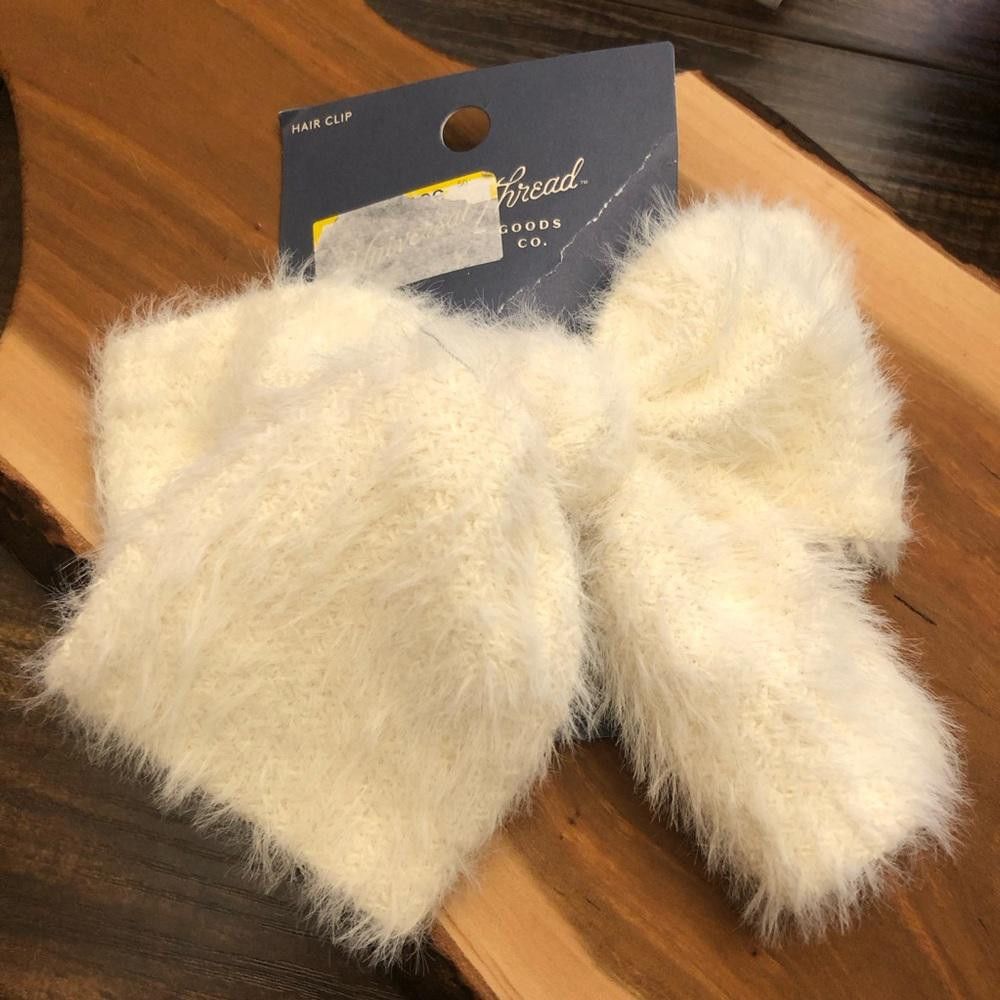 Designer NWT Universal Thread Cute Cozy Girly Soft Fuzzy Hair Bow Size ONE SIZE - 1 Thumbnail