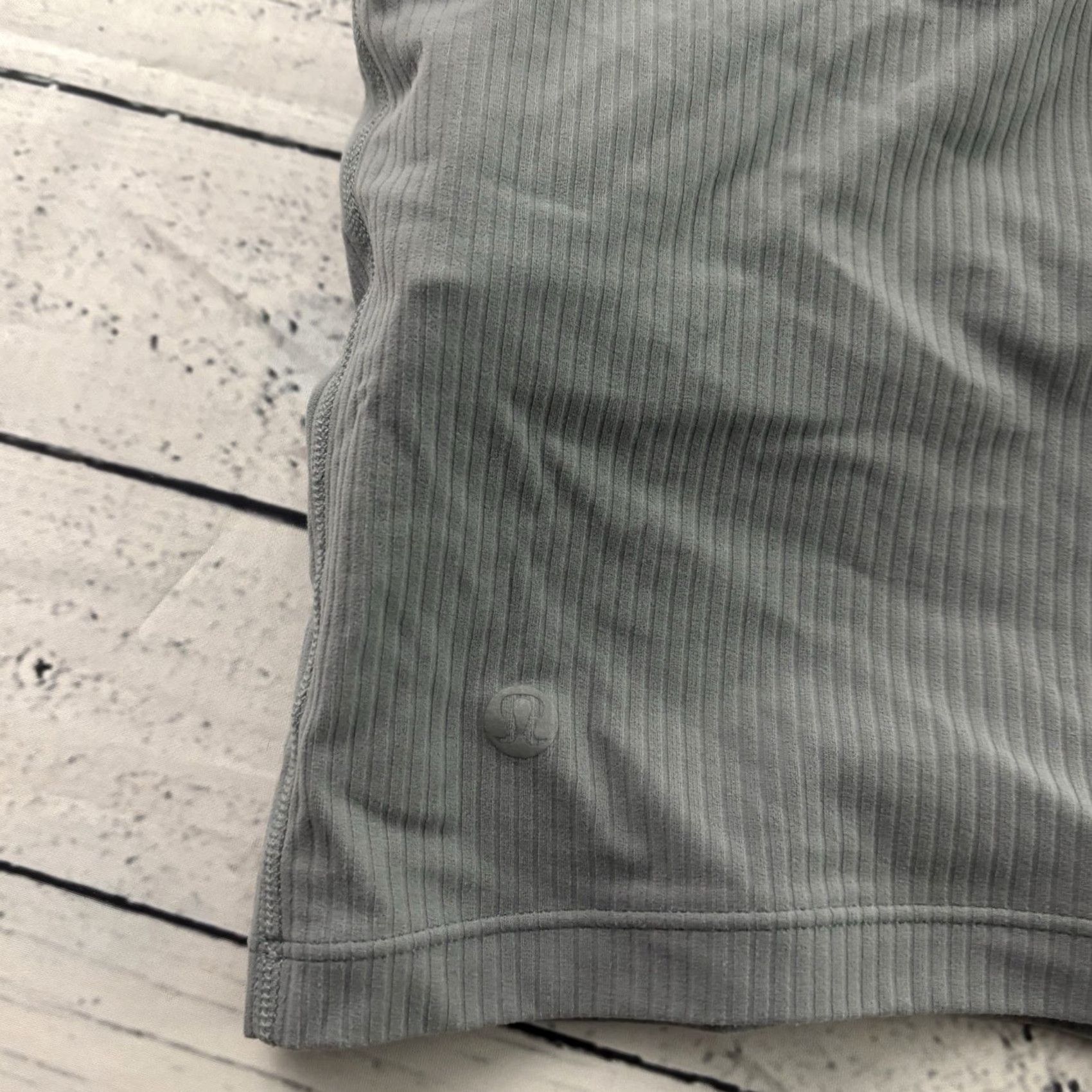 Lululemon Lululemon Nulu Asymmetrical Ribbed Yoga Tank Women 2 Gray Shirt Tank Womens 2 Gray Nulu Yoga Top Size XS / US 0-2 / IT 36-38 - 5 Thumbnail