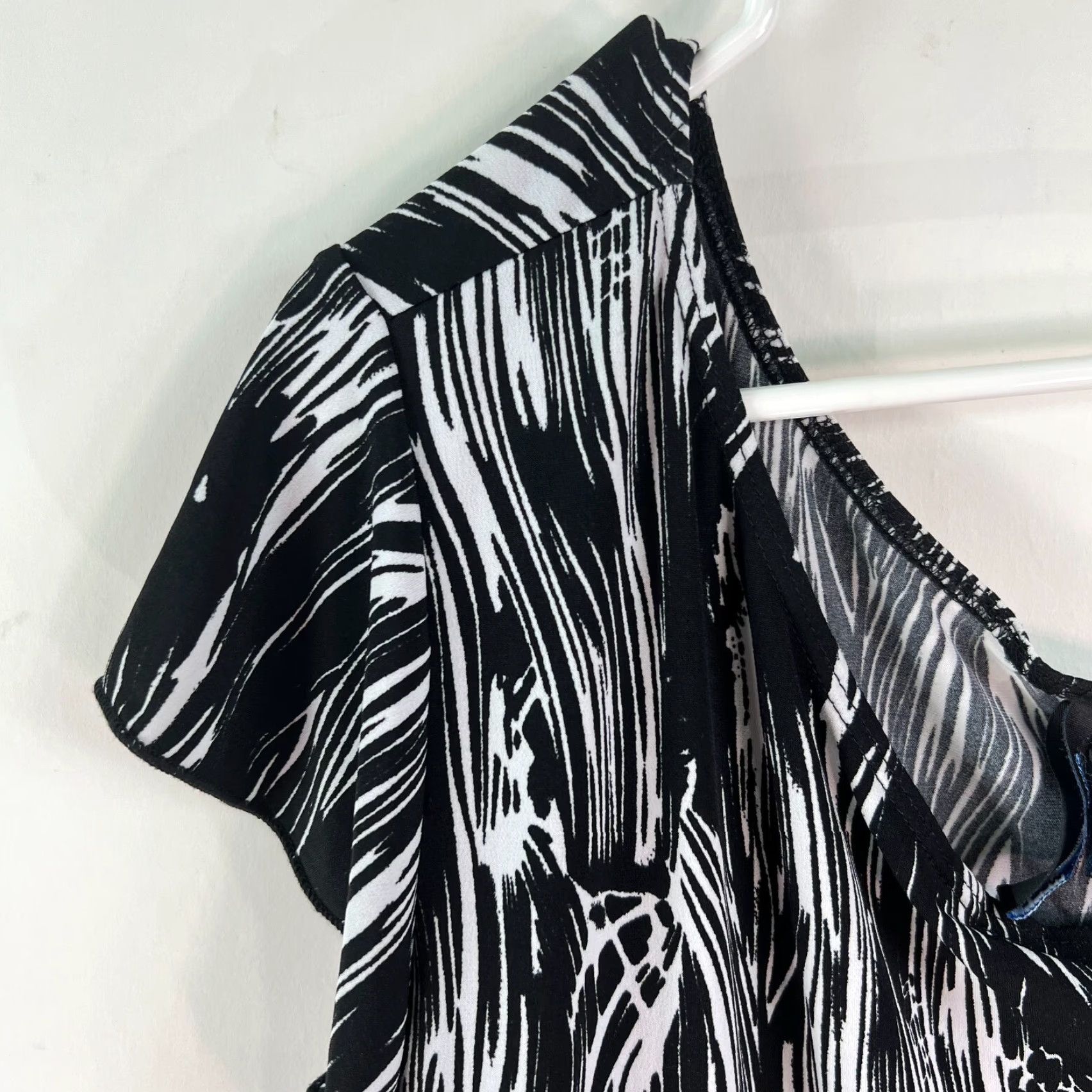 Vintage Saint Tropez West Womens Abstract Blouse Black Top Size L Sleeves Asymmetrical Size L / US 10 / IT 46 - 3 Thumbnail