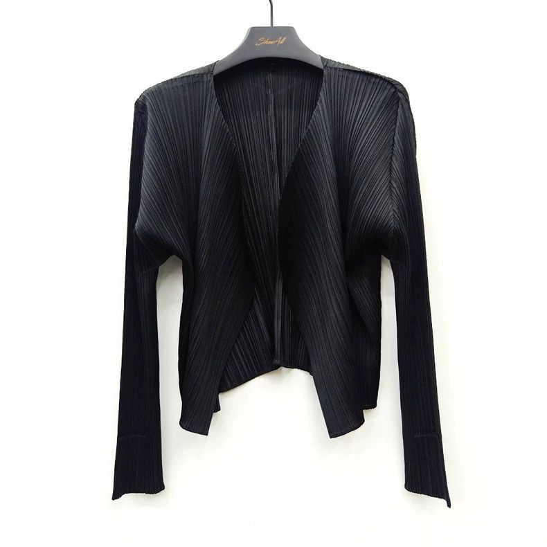 Issey Miyake Issey Miyake Black pleated cardigan Size L / US 10 / IT 46 - 1 Thumbnail
