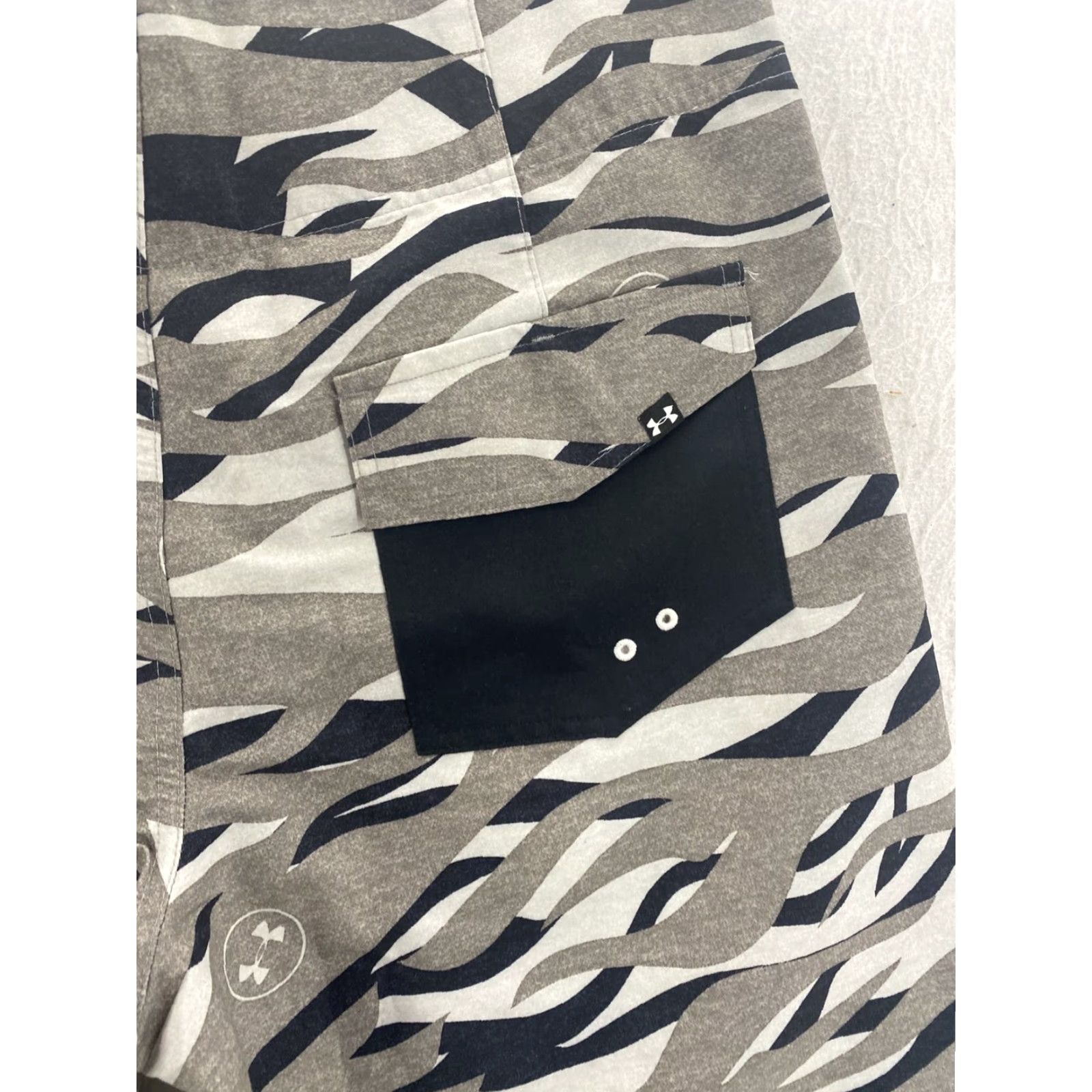 Under Armour Under Armour Heat Gear Board Shorts Mens 30 Tiger Camo Drawstring ECU Size US 30 / EU 46 - 6 Thumbnail