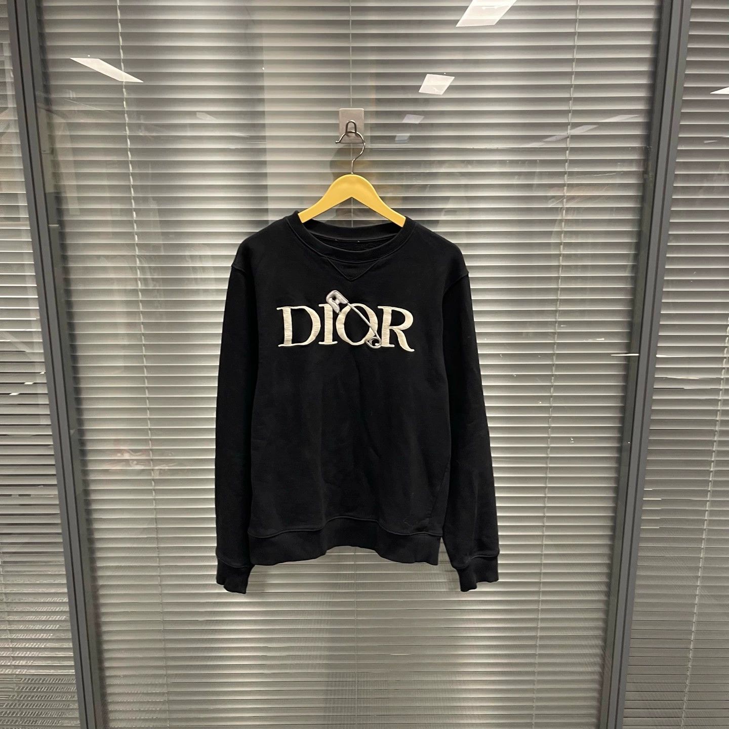Dior Dior Logo Pin Embroidered Sweatshirt S 99 New No Tags Size US S / EU 44-46 / 1 - 1 Thumbnail