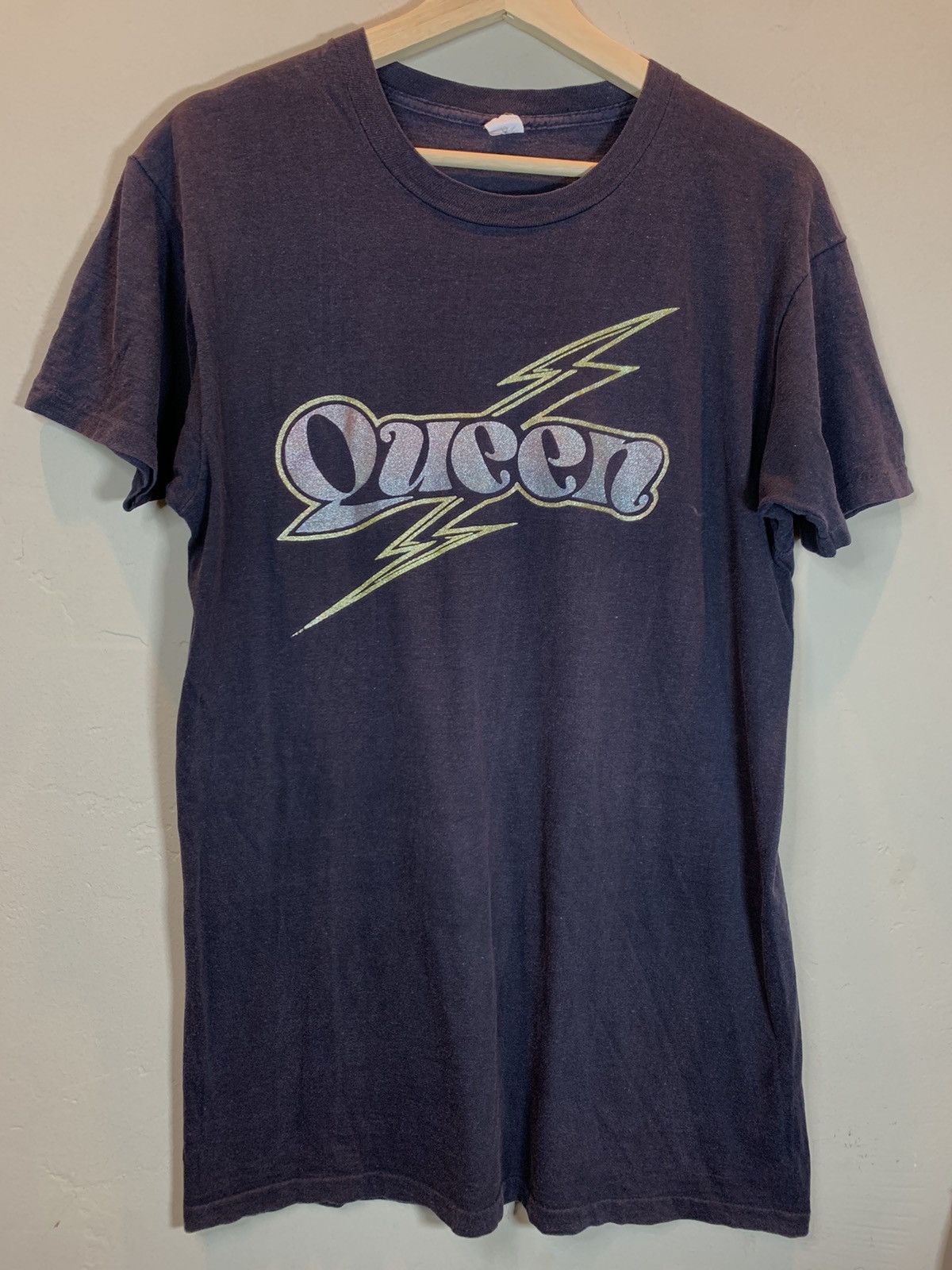 Band Tees × Vintage *RARE* Vintage 70’s Queen Tour Band Art Single Stitch Shirt Size US XL / EU 56 / 4 - 1 Thumbnail