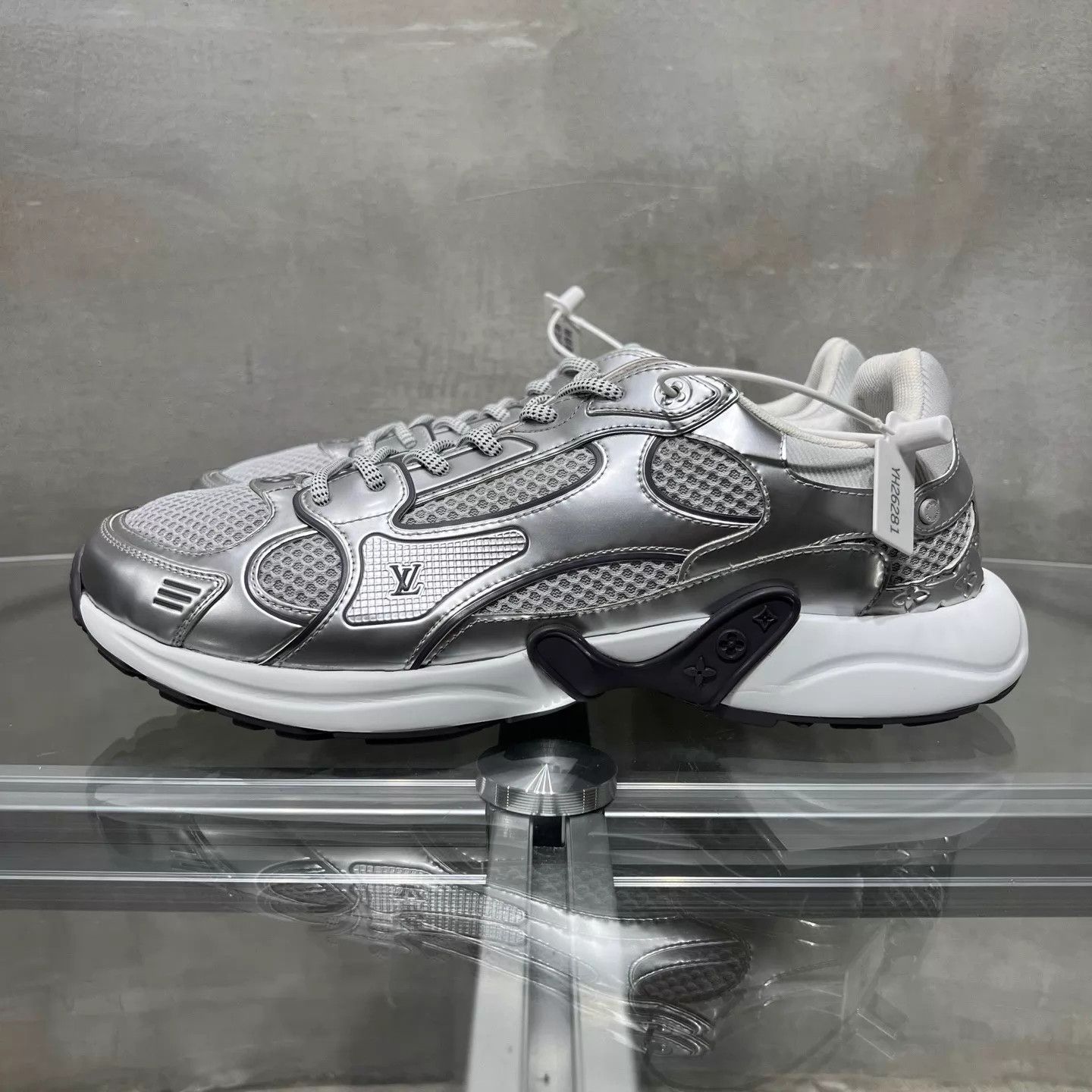 Louis Vuitton LV Olympia 'Silver Horn King' Sneakers UK7 41 YH26281 Size US 8 / EU 41 - 3 Thumbnail
