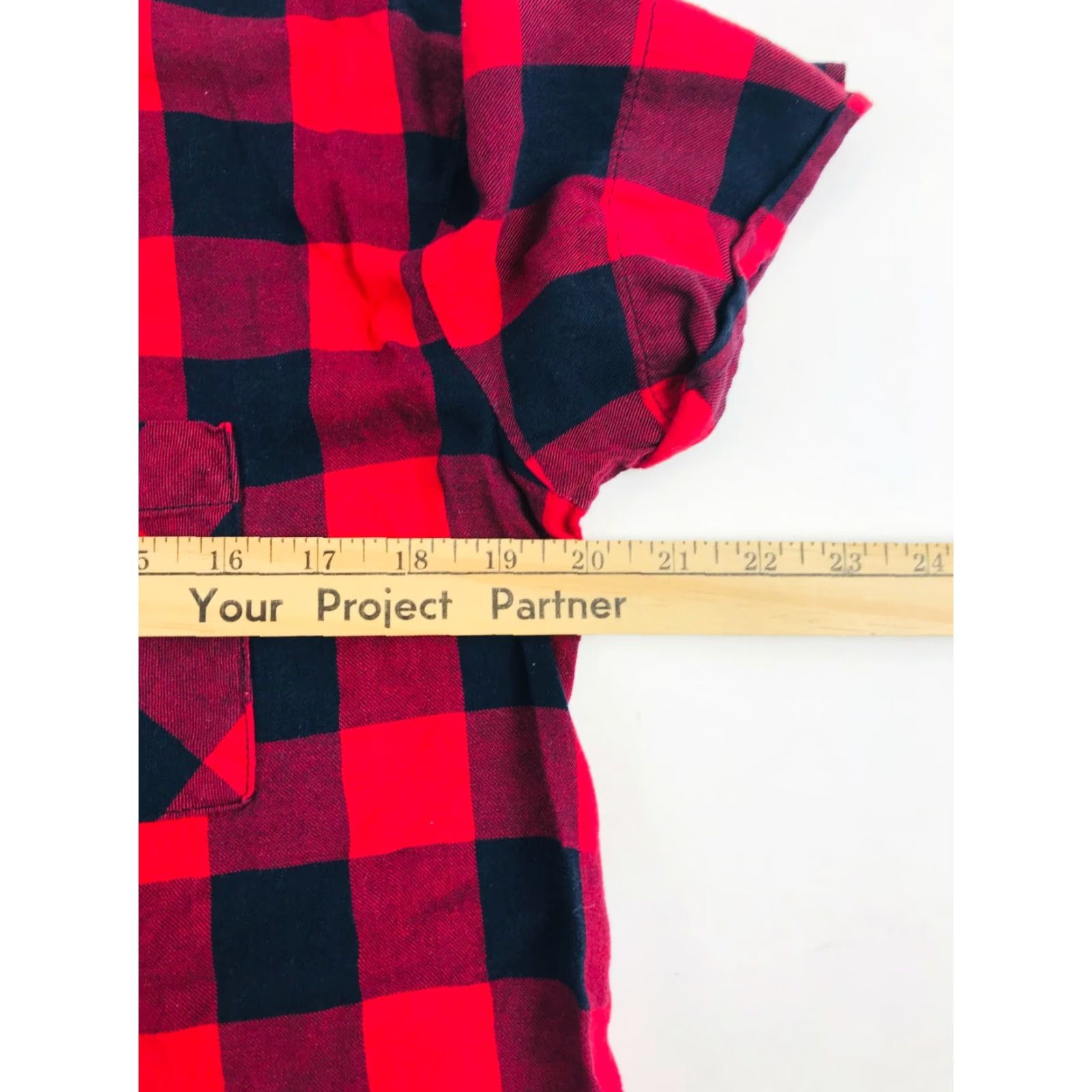 Vintage Liz Lange Maternity for Target Buffalo Plaid T-Shirt Black Red Small Womens Shirt Size S / US 4 / IT 40 - 3 Thumbnail