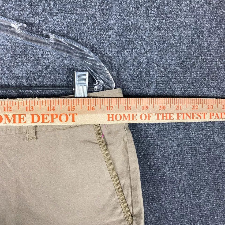 Dockers Dockers Cargo Shorts Women's Size 12 Cotton Blend Adults Size 34" / US 12 / IT 48 - 2 Thumbnail