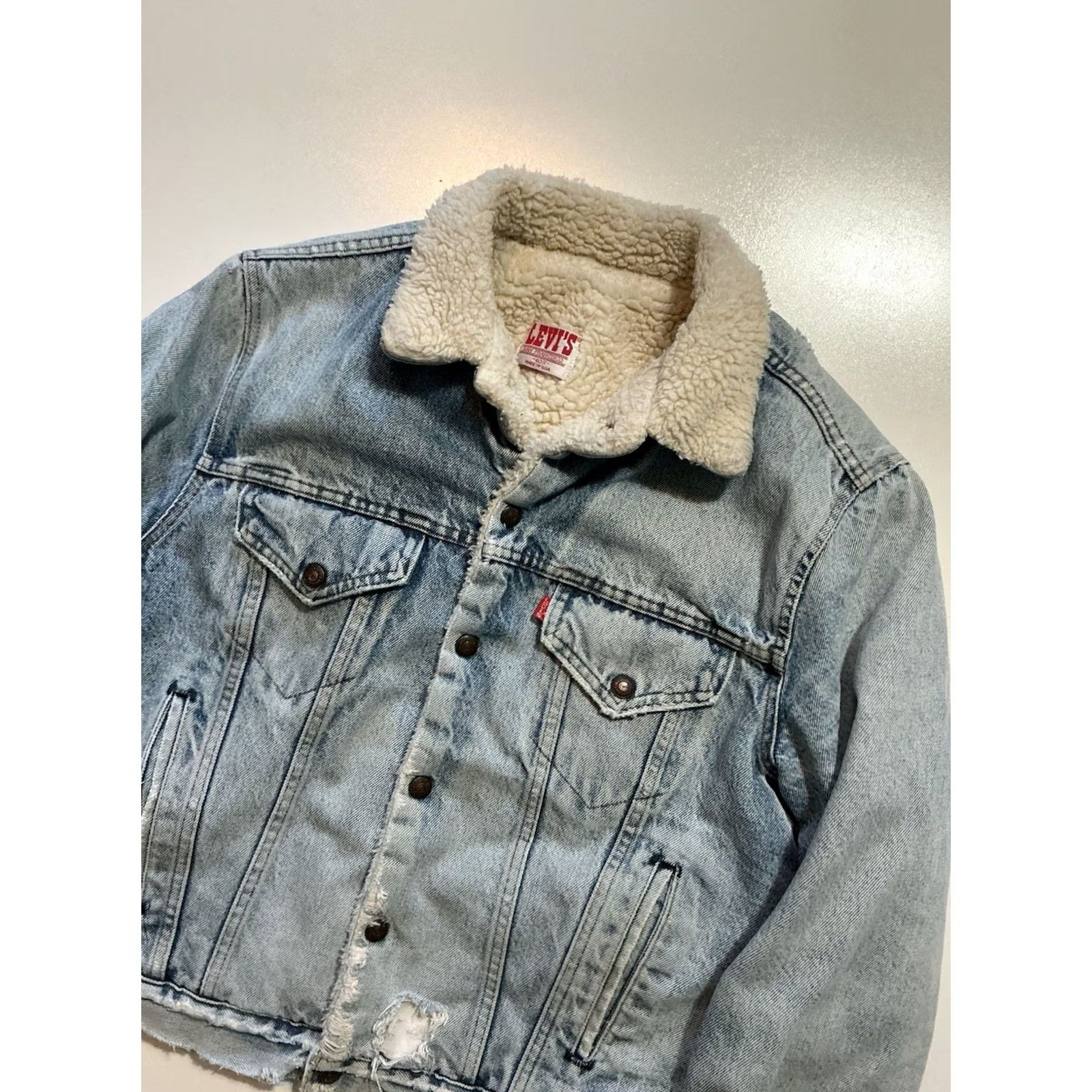 Vintage VINTAGE Levi’s Denim Trucker Jacket Shirt 40R Mens 1980s Made In USA Sherpa Lined Distressed Size US 40 / EU 56 - 5 Thumbnail