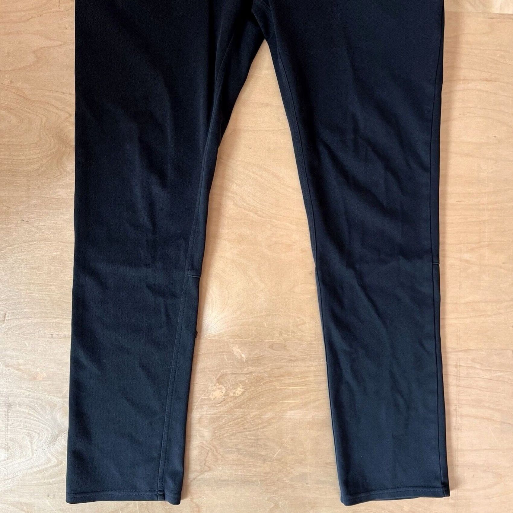 Vuori Vuori Everything Chino Pants 36 Black Lightweight Athleisure Workwear Slim Straight Men Casual Khakis 30.5in Inseam Size US 36 / EU 52 - 4 Thumbnail
