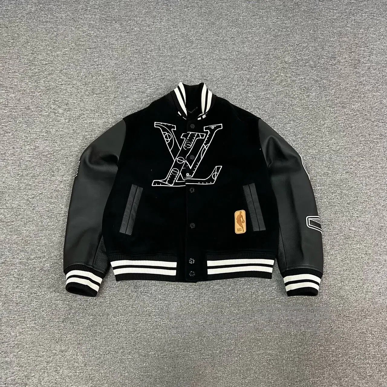 Louis Vuitton Louis Vuitton Co-branded leather sleeves baseball jacket c Size US S / EU 44-46 / 1 - 1 Thumbnail
