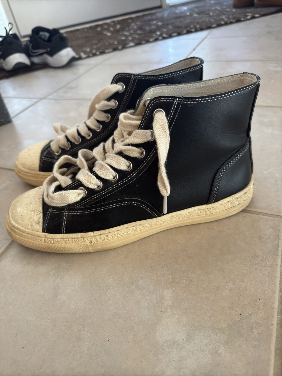 Maison MIHARA YASUHIRO Maison Yasuhiro Mihara General Scale High-Top Sneaker Size US 9 / EU 42 - 2 Thumbnail