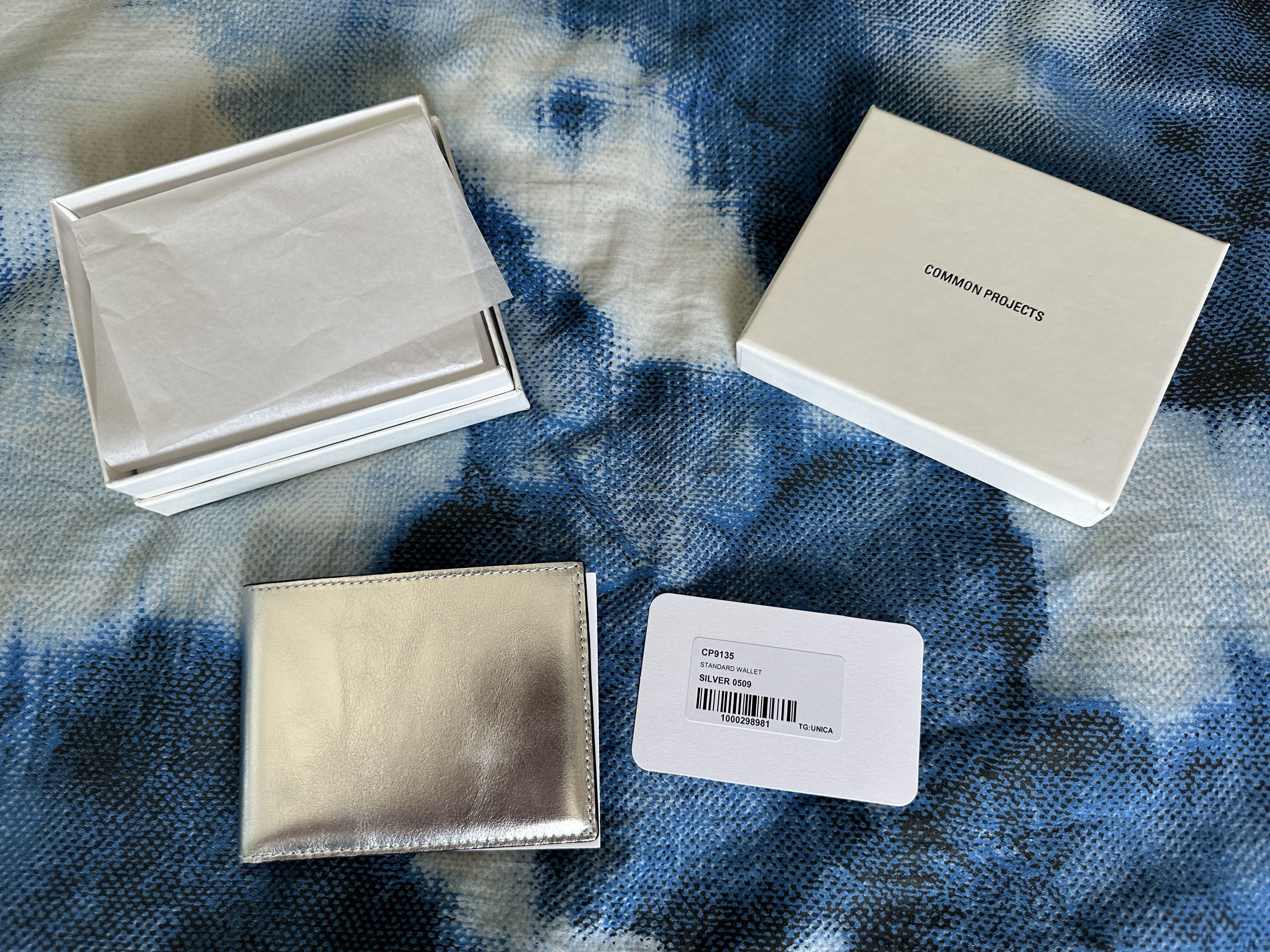 Common Projects Standard Wallet - Silver Leather Size ONE SIZE - 1 Thumbnail