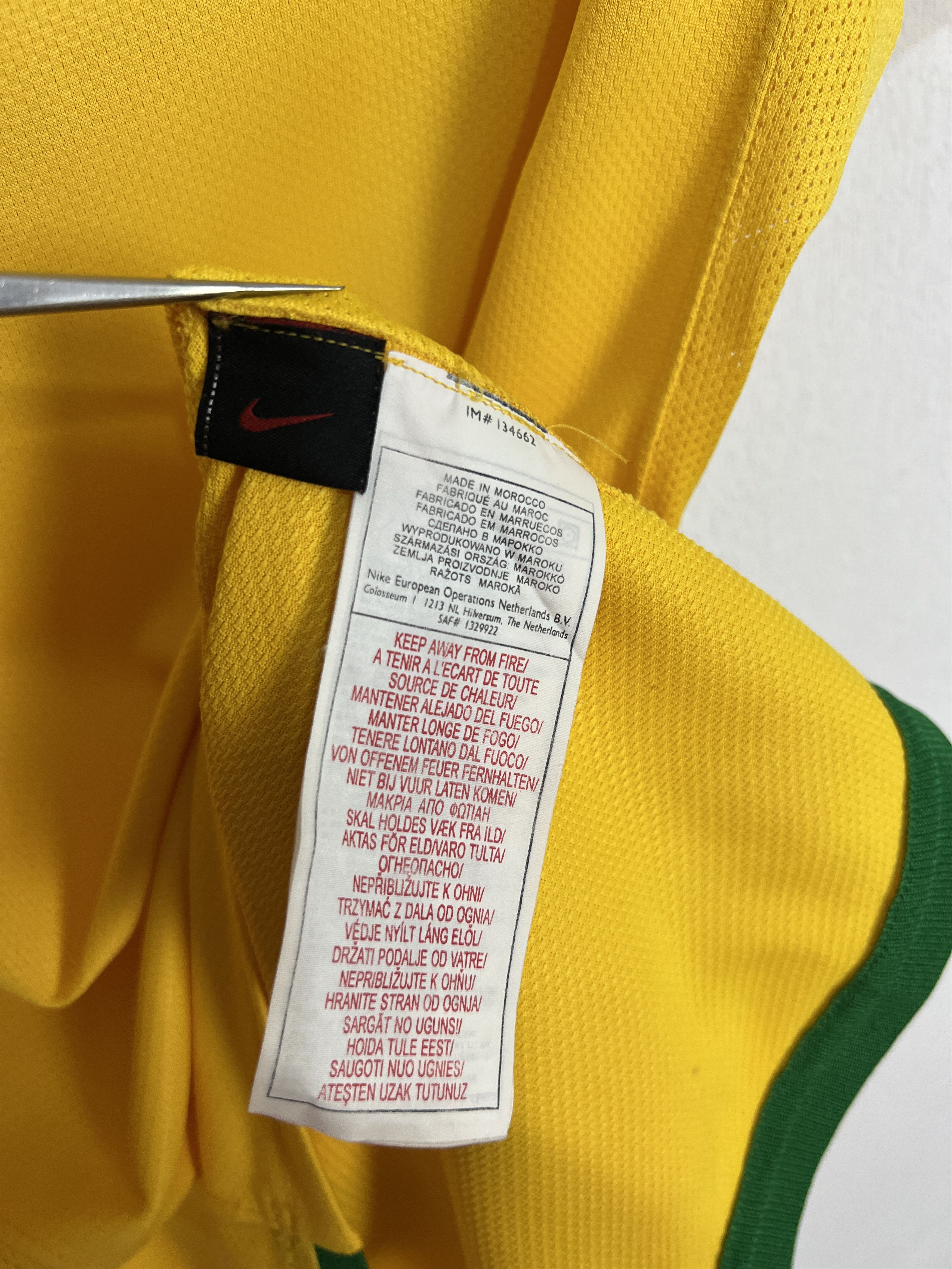 Nike Brazil football shirt Soccer Nike Jersey National Trikot Size US M / EU 48-50 / 2 - 7 Thumbnail