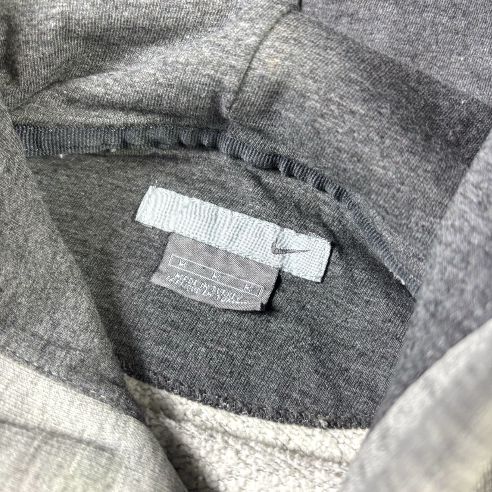Nike VINTAGE Nike Hoodie Gray Pullover Mens M Y2K 90s Size US M / EU 48-50 / 2 - 5 Thumbnail
