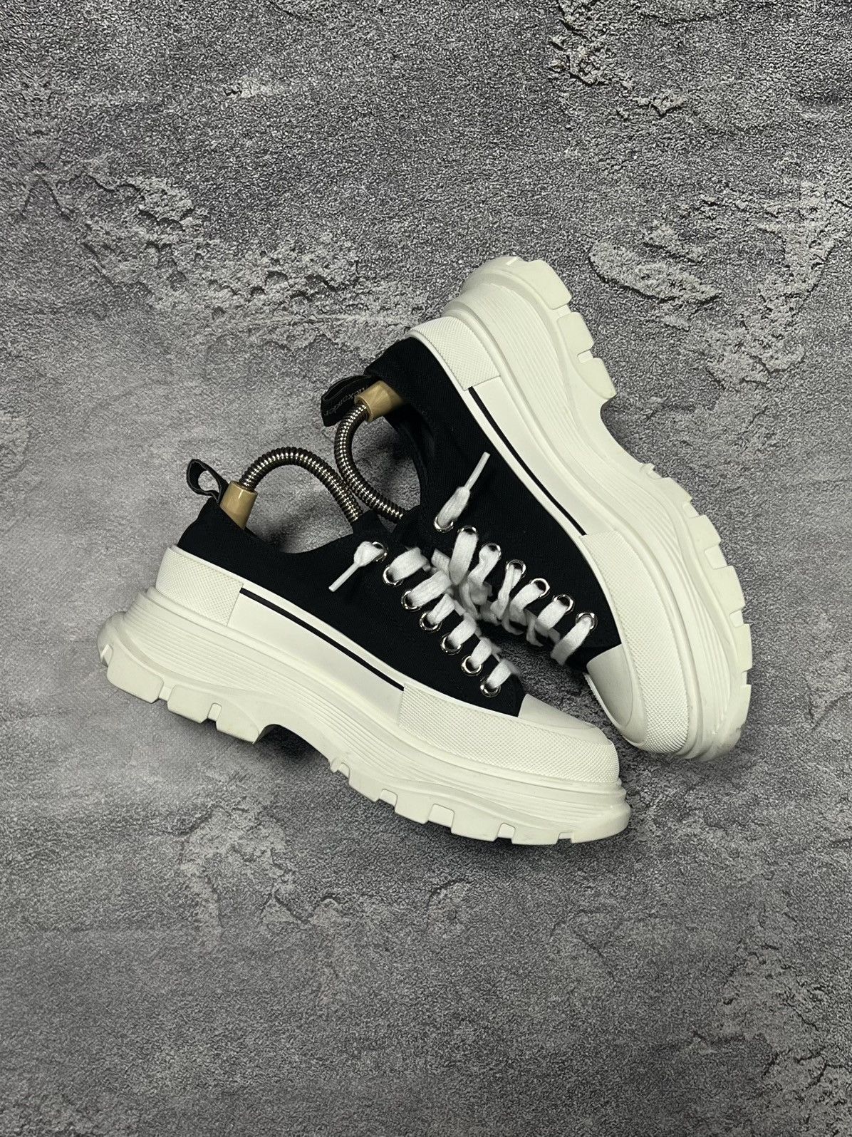 Alexander McQueen × Designer ALEXANDER MCQUEEN Tread Slick Lace Up Sneakers Size 38 Size US 8 / IT 38 - 9 Thumbnail