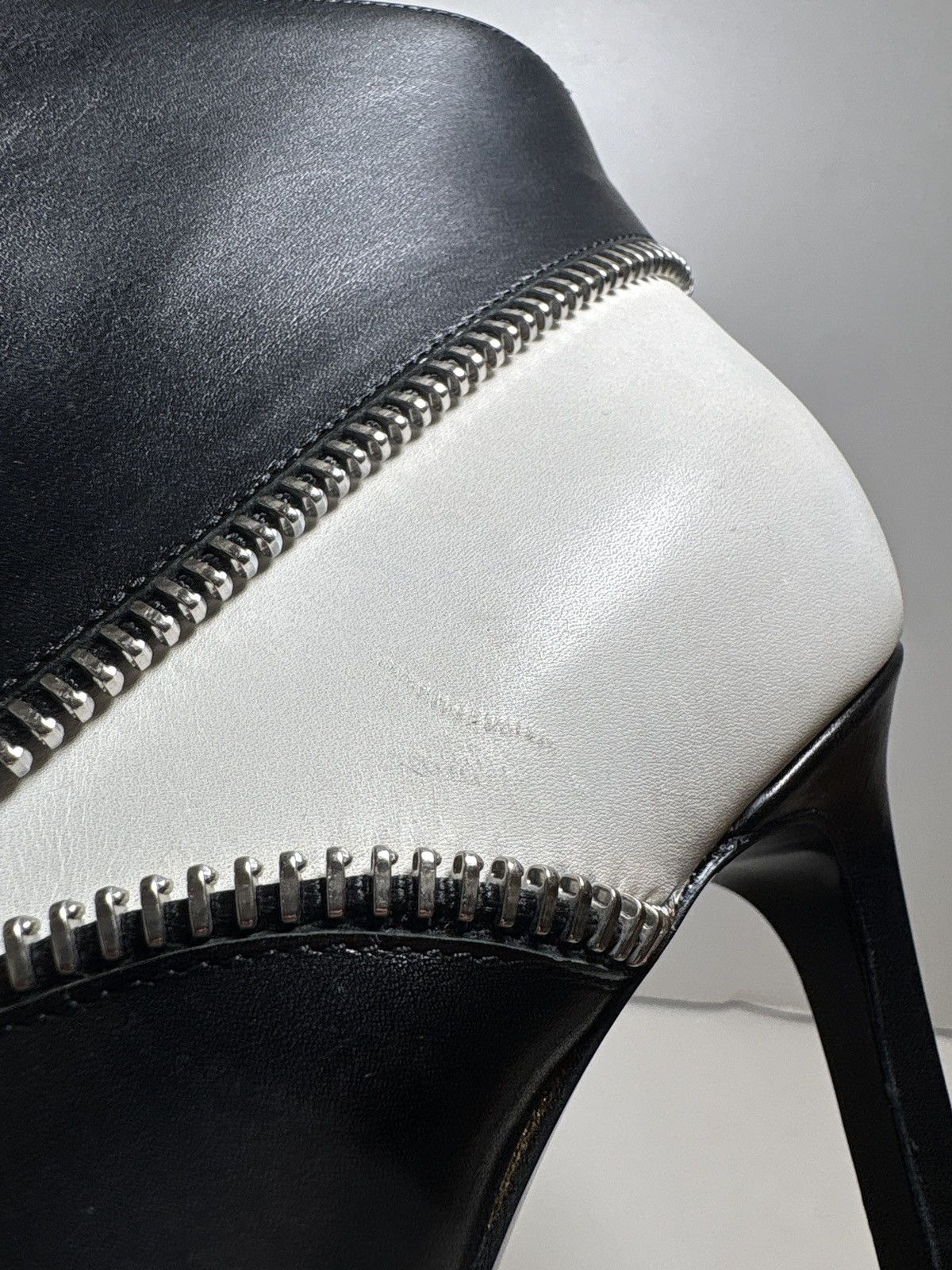 Saint Laurent Paris Saint Laurent Janis Zip Ankle Boots Black White Leather AUTH Size US 9 / IT 39 - 6 Thumbnail