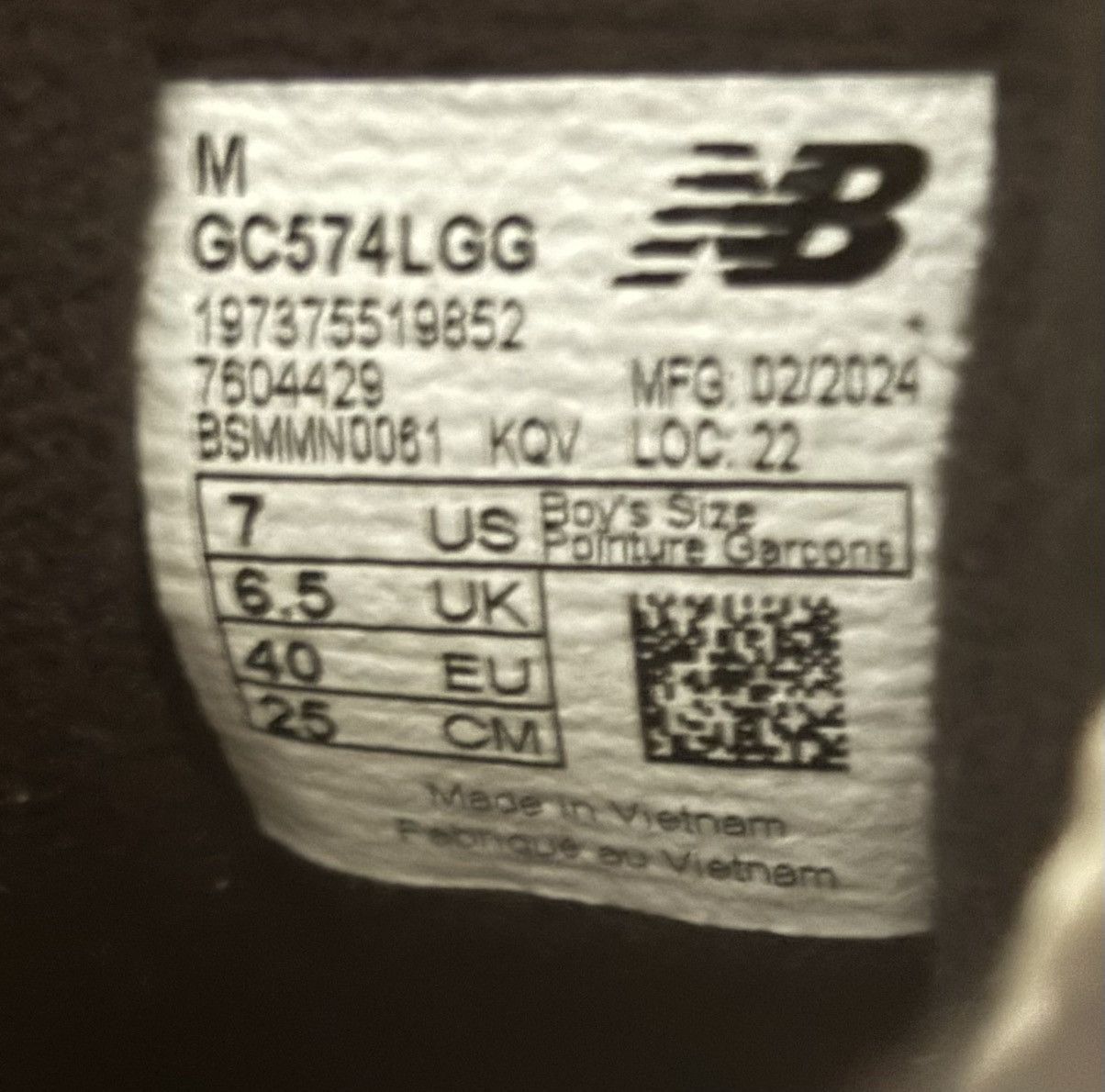 New Balance New Balance 574 Big Kid 'Grey Day 2024 - Magnet' Size US 7 / EU 40 - 7 Thumbnail