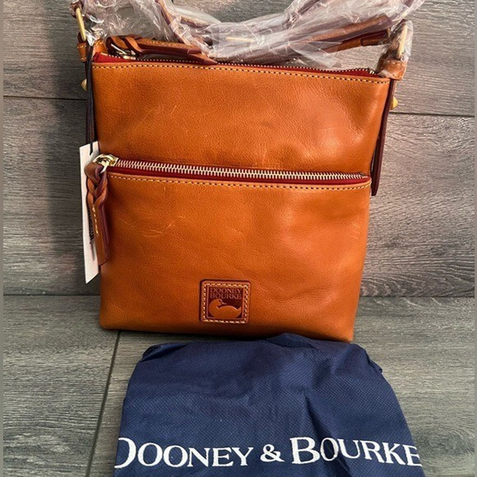 Dooney & Bourke Dooney & Bourke Florentine Huntington Letter bag A463685 Size ONE SIZE - 1 Thumbnail