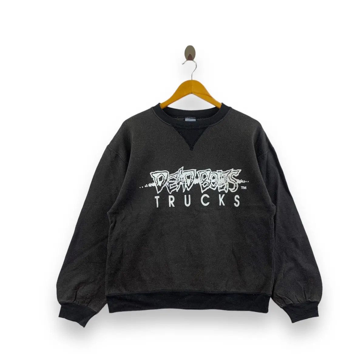 Vintage Vintage 1990 DEAD BOLTS TRUCKS Skateboard Sweatshirt Size US L / EU 52-54 / 3 - 1 Thumbnail