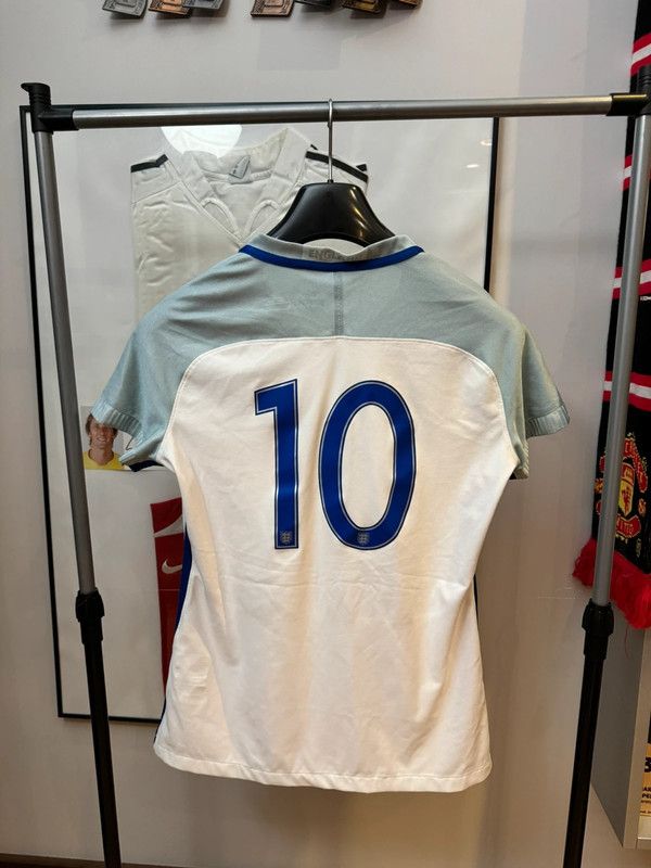 Nike Nike England Women Team Player Issue Tee #10 Jersey M Size M / US 6-8 / IT 42-44 - 2 Thumbnail