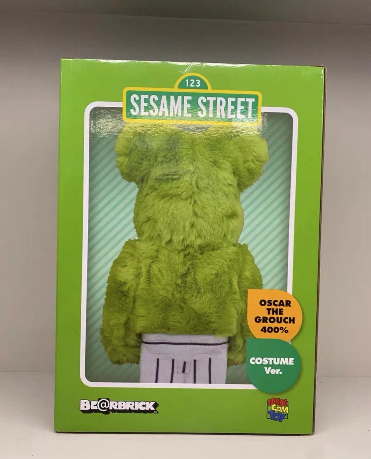 Japanese Brand Bearbrick Sesame Street Oscar The Grouch Costume Ver. 400% Size ONE SIZE - 4 Thumbnail