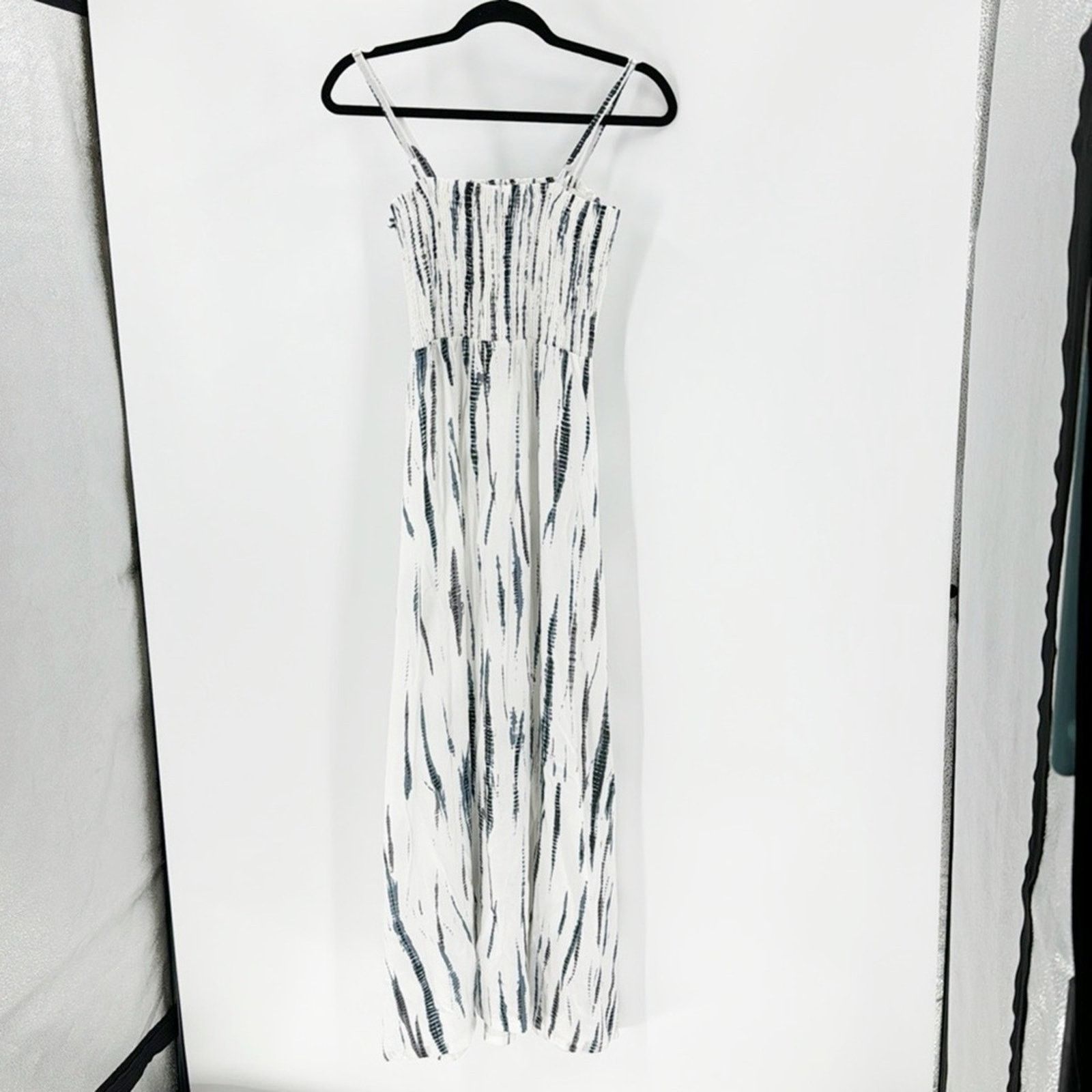 Soft Surroundings Soft Surroundings Monterey Maxi Dress Smocked size L Size L / US 10 / IT 46 - 3 Thumbnail