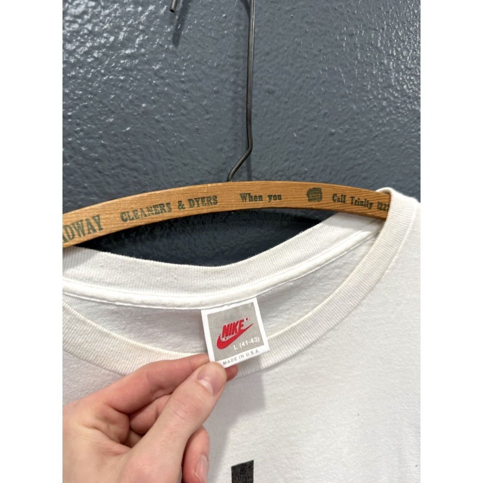 Nike VINTAGE Nike Swoosh Tee Shirt White Cotton T-Shirt 90s Size L Mens USA Size US L / EU 52-54 / 3 - 4 Thumbnail