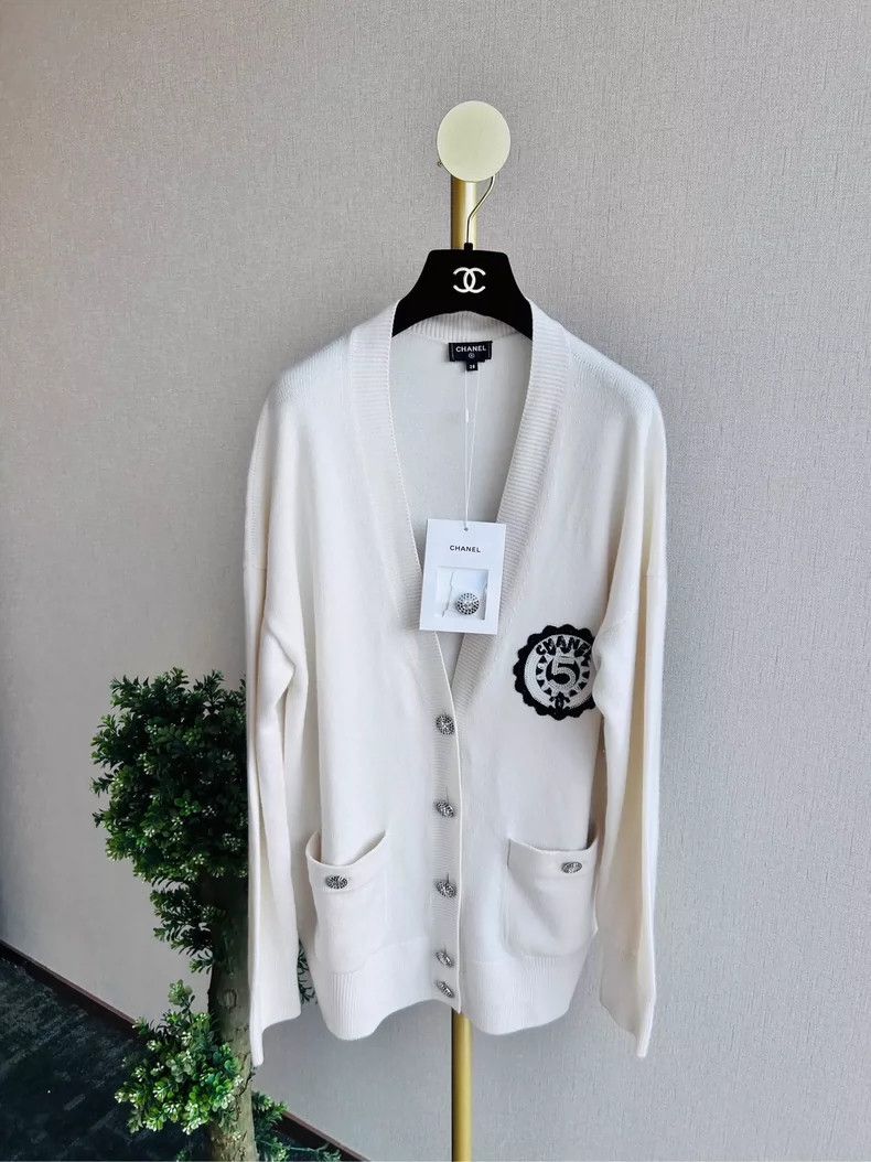 Chanel CHANEL 23C White Embroidered Cardigan - dmc Size US S / EU 44-46 / 1 - 1 Thumbnail