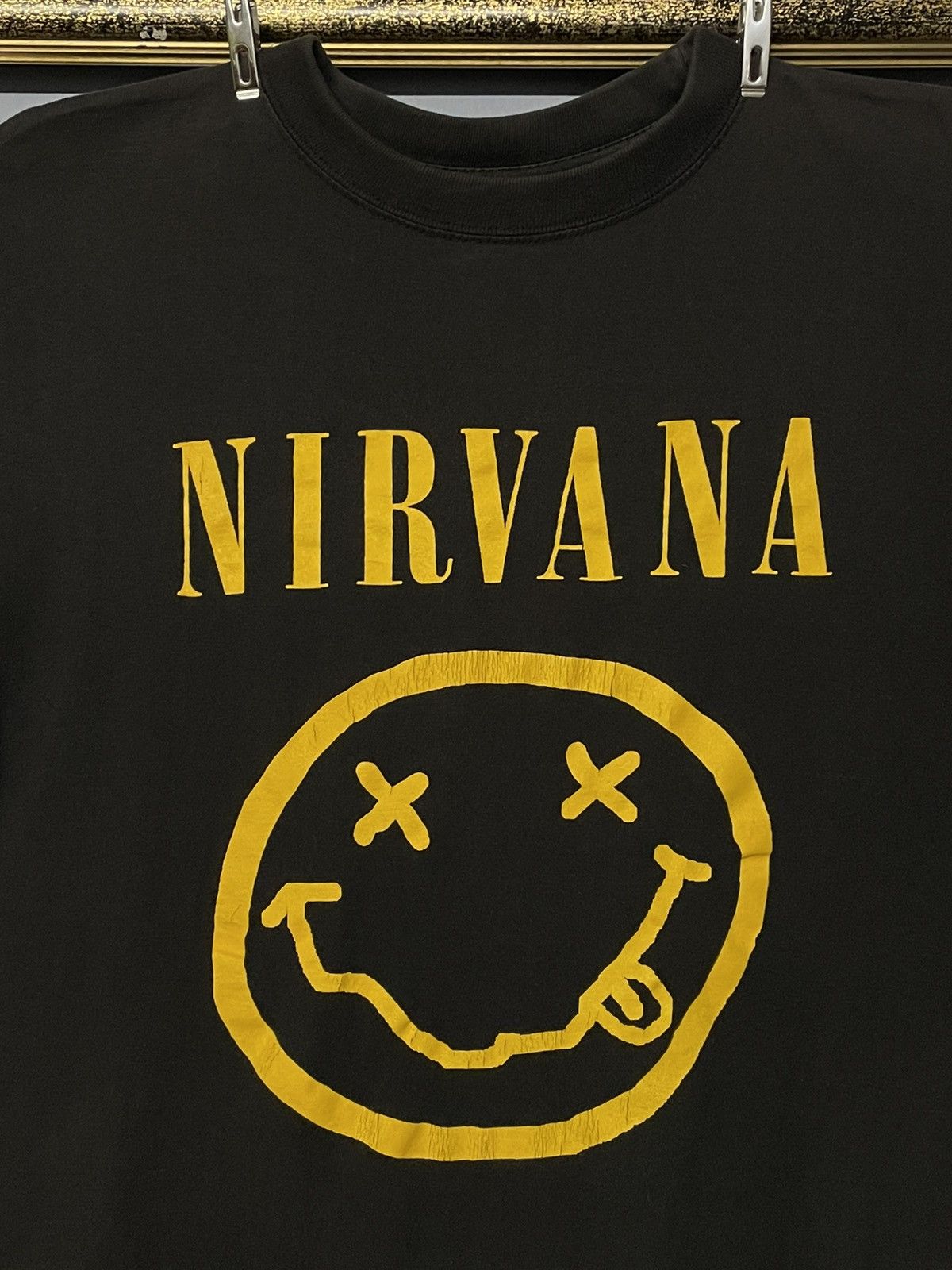 Vintage Vintage 90s Og Nirvana Smiley Grunge Boxy Europe Tag Tshirt Size US S / EU 44-46 / 1 - 3 Thumbnail