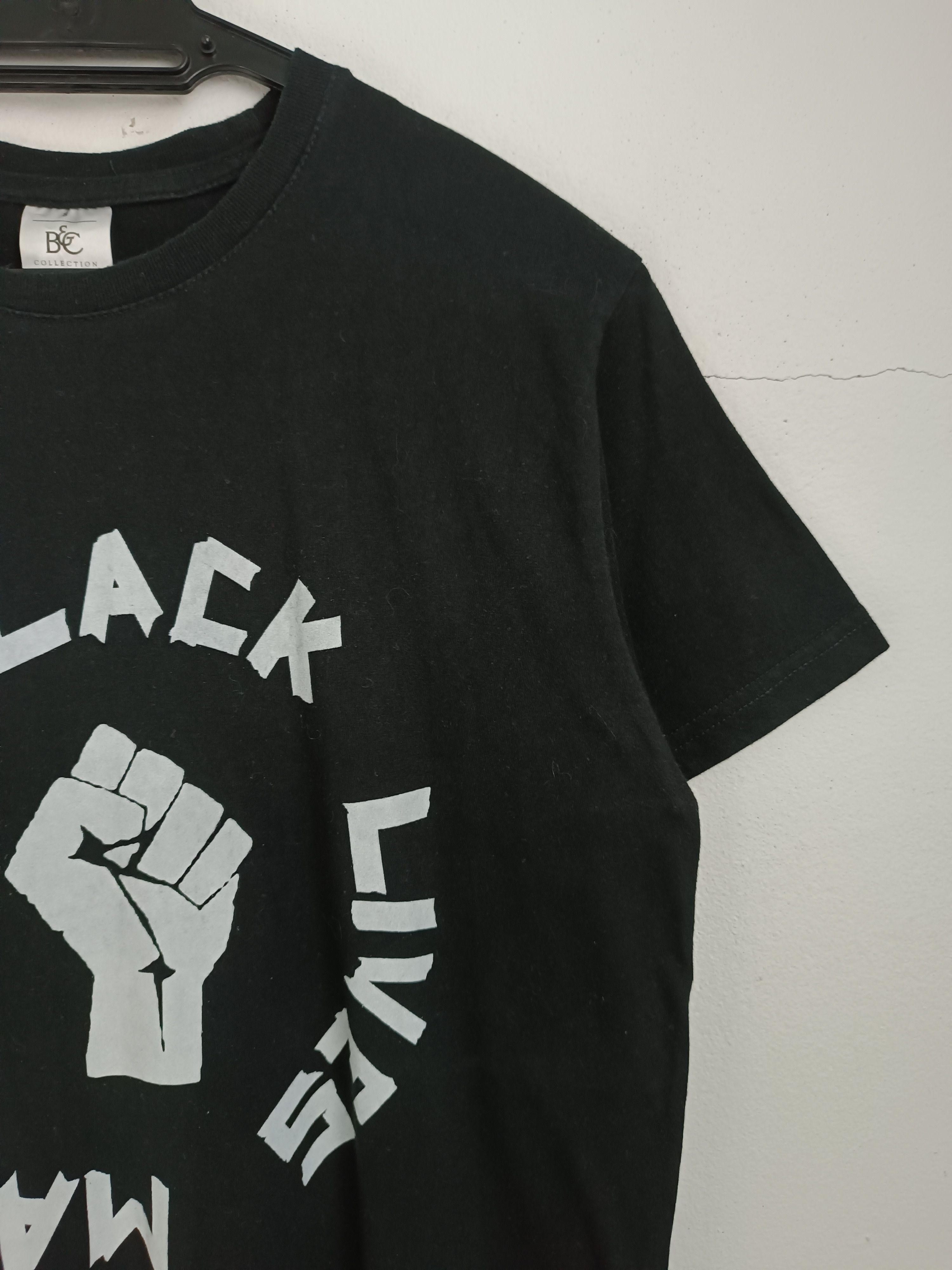 Other VINTAGE BLACK LIVES MATTER BLM PROTEST HUMANITY TEE Size US M / EU 48-50 / 2 - 6 Thumbnail