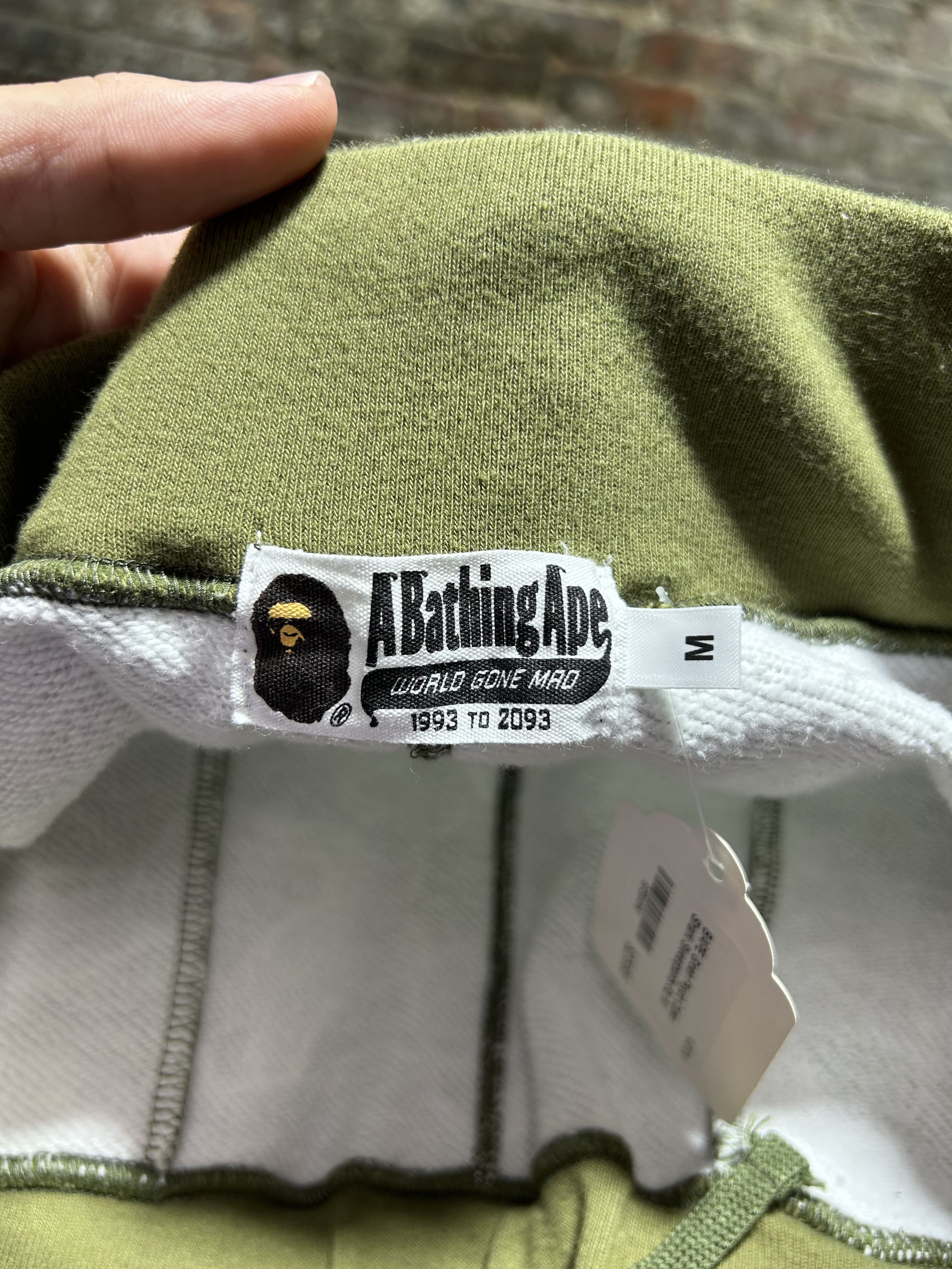 Bape Bape Green Psych Camo Shark Sweatpants Size US 30 / EU 46 - 3 Thumbnail