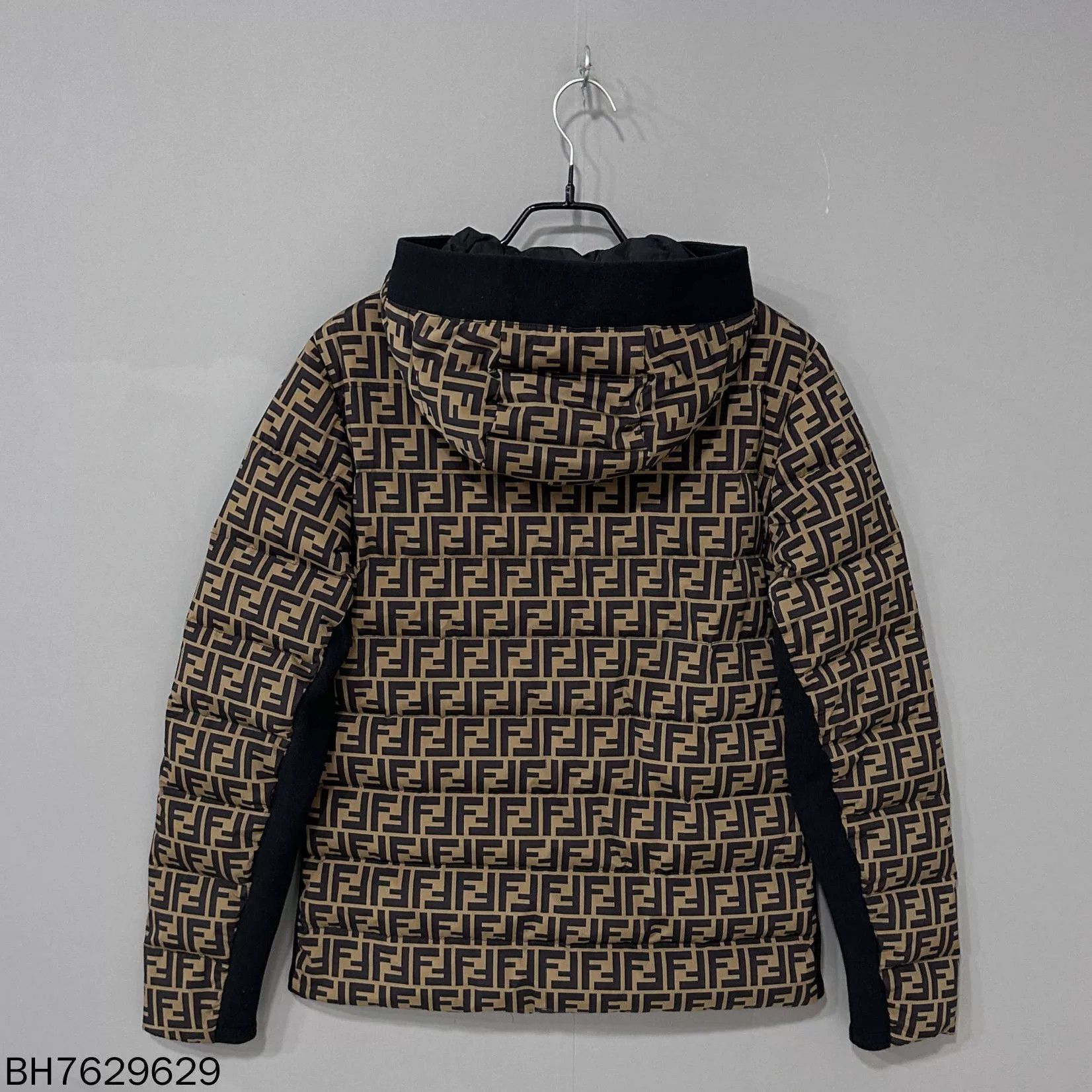 Fendi lightweight printed zip-up down jacket Size US L / EU 52-54 / 3 - 3 Thumbnail