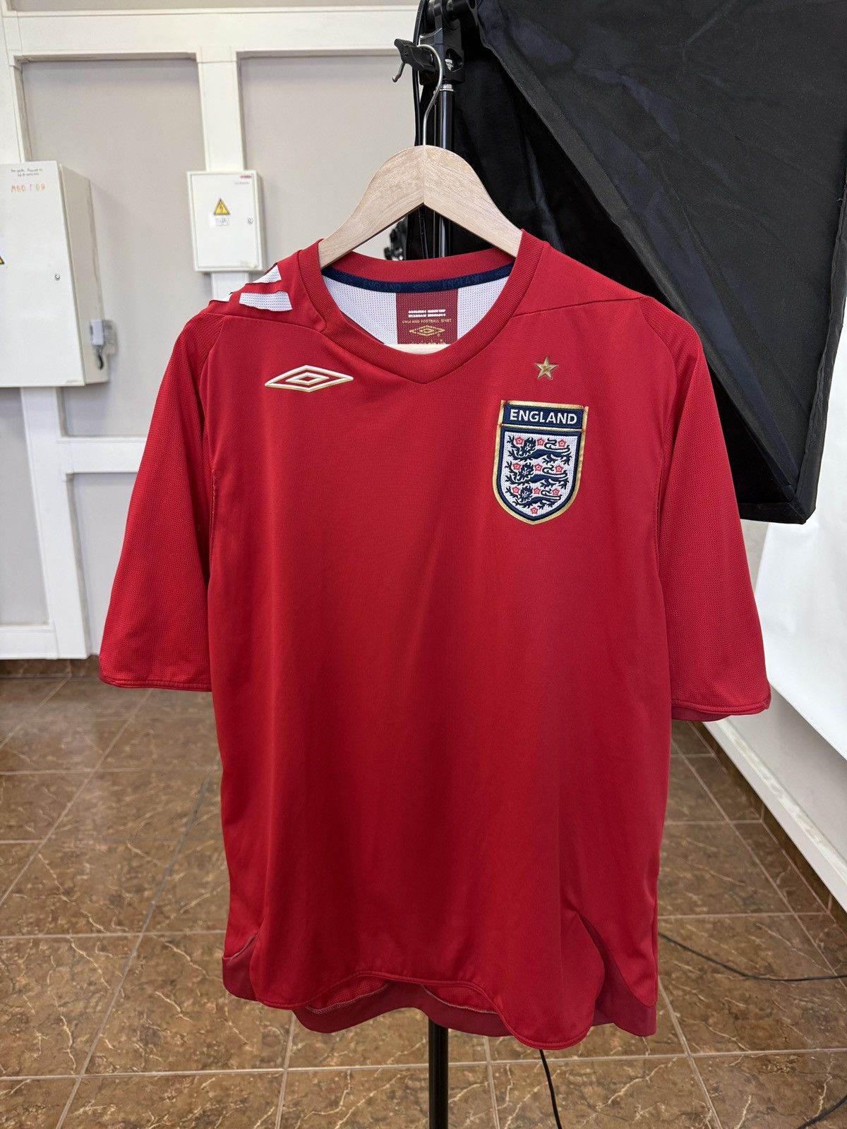 Umbro 🏴󠁧󠁢󠁥󠁮󠁧󠁿 Vintage 2006 England Umbro Soccer Jersey Training T-Shirt Size US L / EU 52-54 / 3 - 1 Thumbnail
