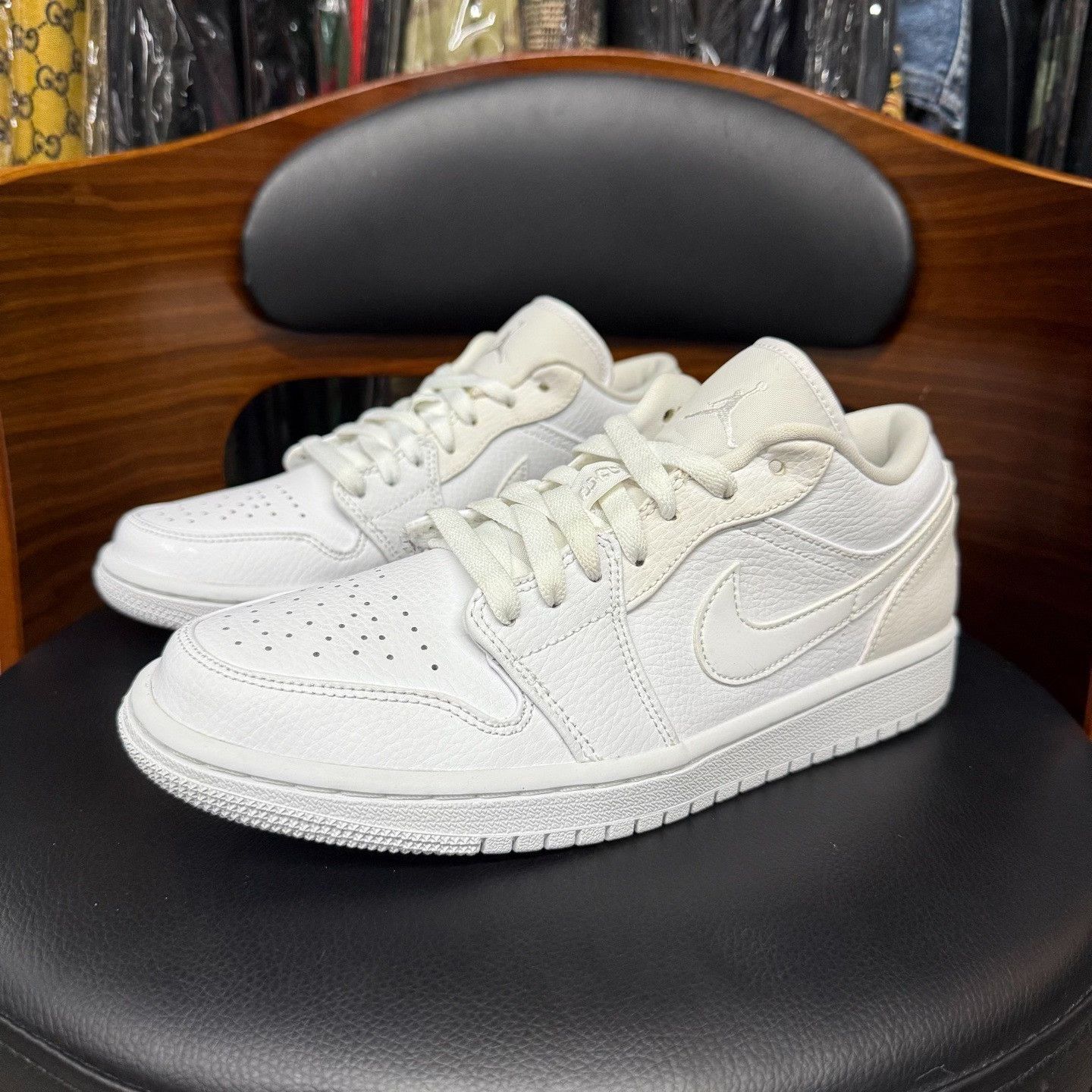 Nike Nike AJ1 White Lowtop Sneakers 7.5 Men Size US 7.5 / EU 40-41 - 1 Thumbnail