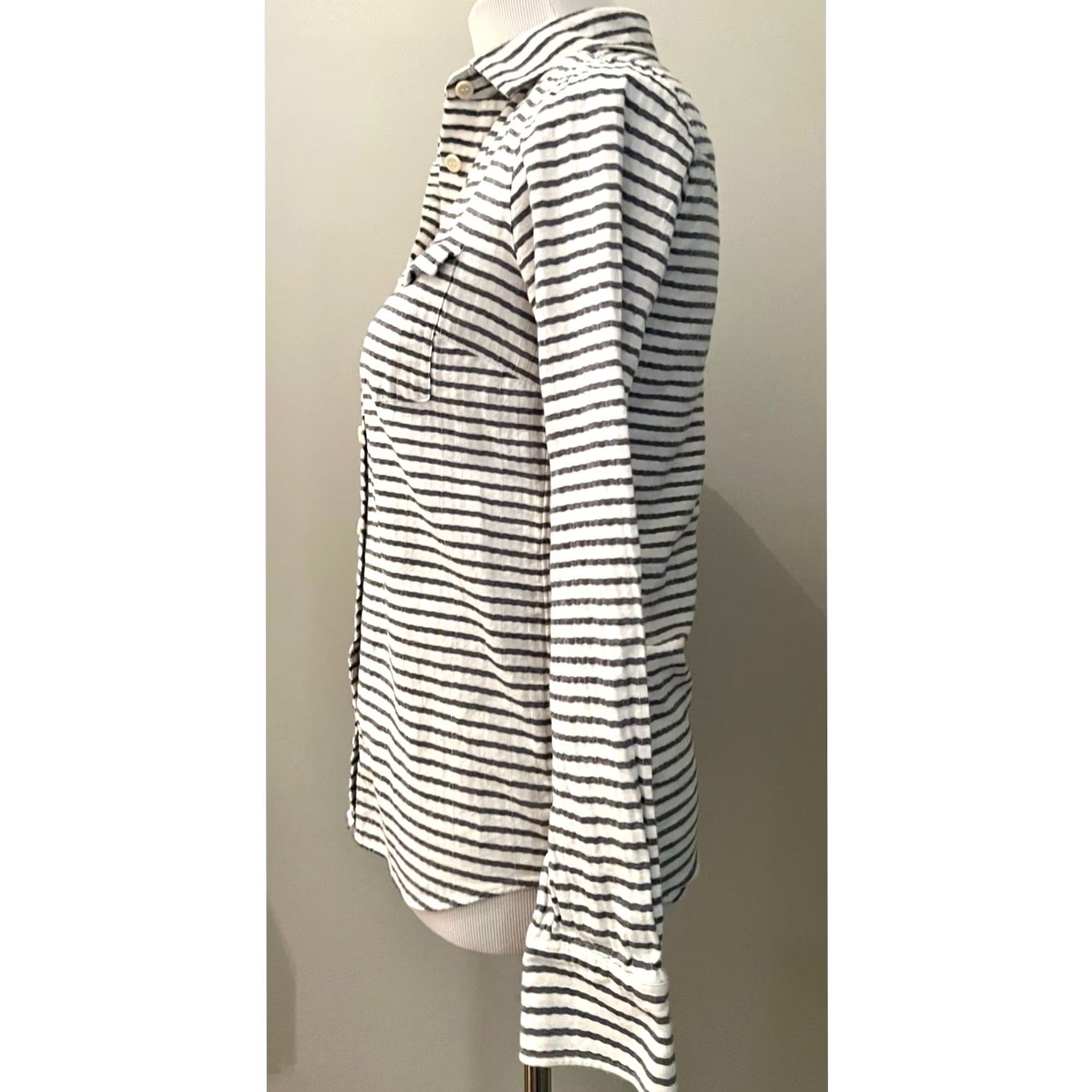 J.Crew J.Crew Button-Up Shirt Women’s Sz 0 Striped Blue Collared Long Sleeve Casual Shirt Boy Shirts Off-White Color: Blue Mens Womens Boys Girls Size XS / US 0-2 / IT 36-38 - 3 Thumbnail