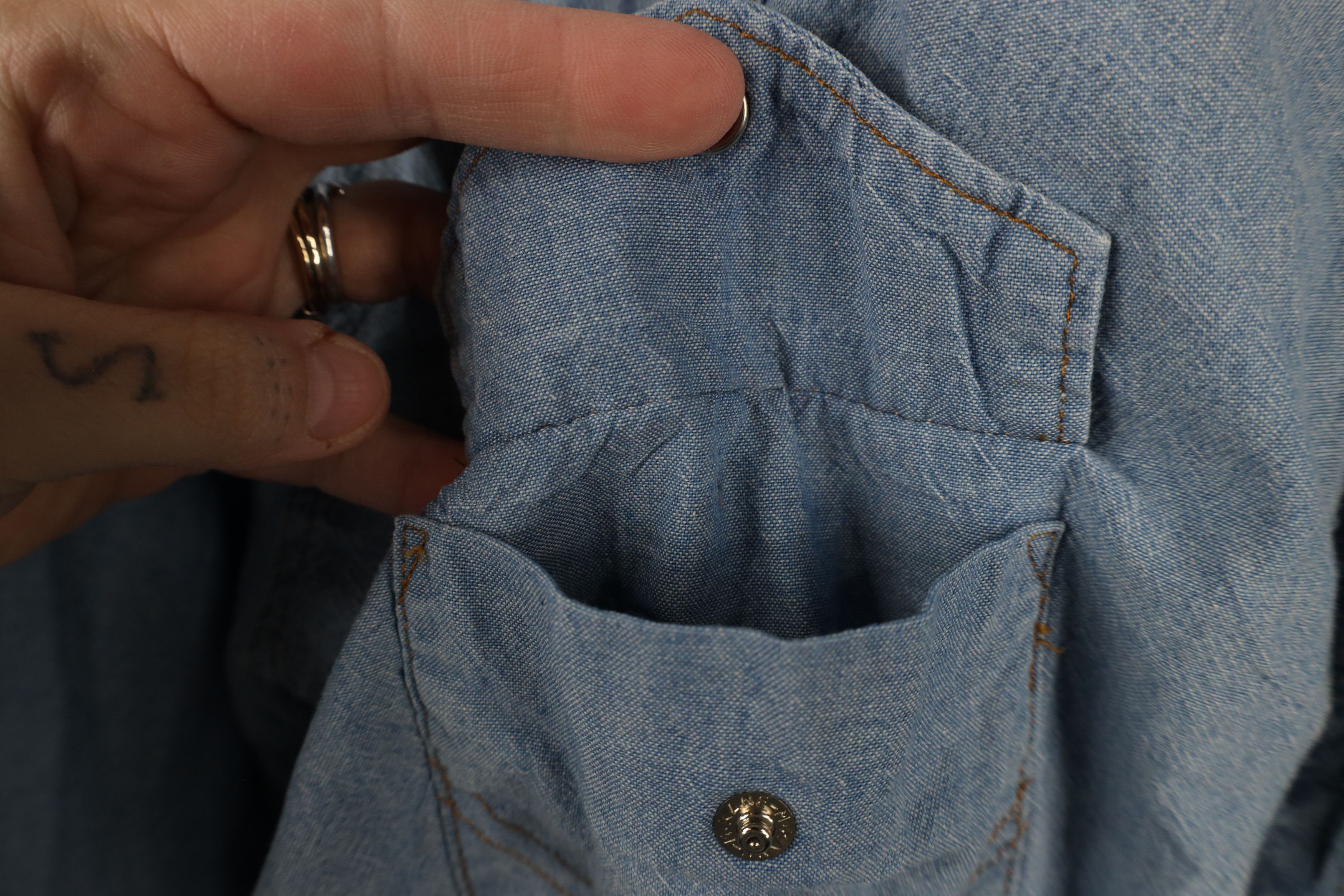Vintage × Wrangler Vintage 90s Wrangler Chambray Cowboy Button Shirt Blue Size US L / EU 52-54 / 3 - 6 Thumbnail