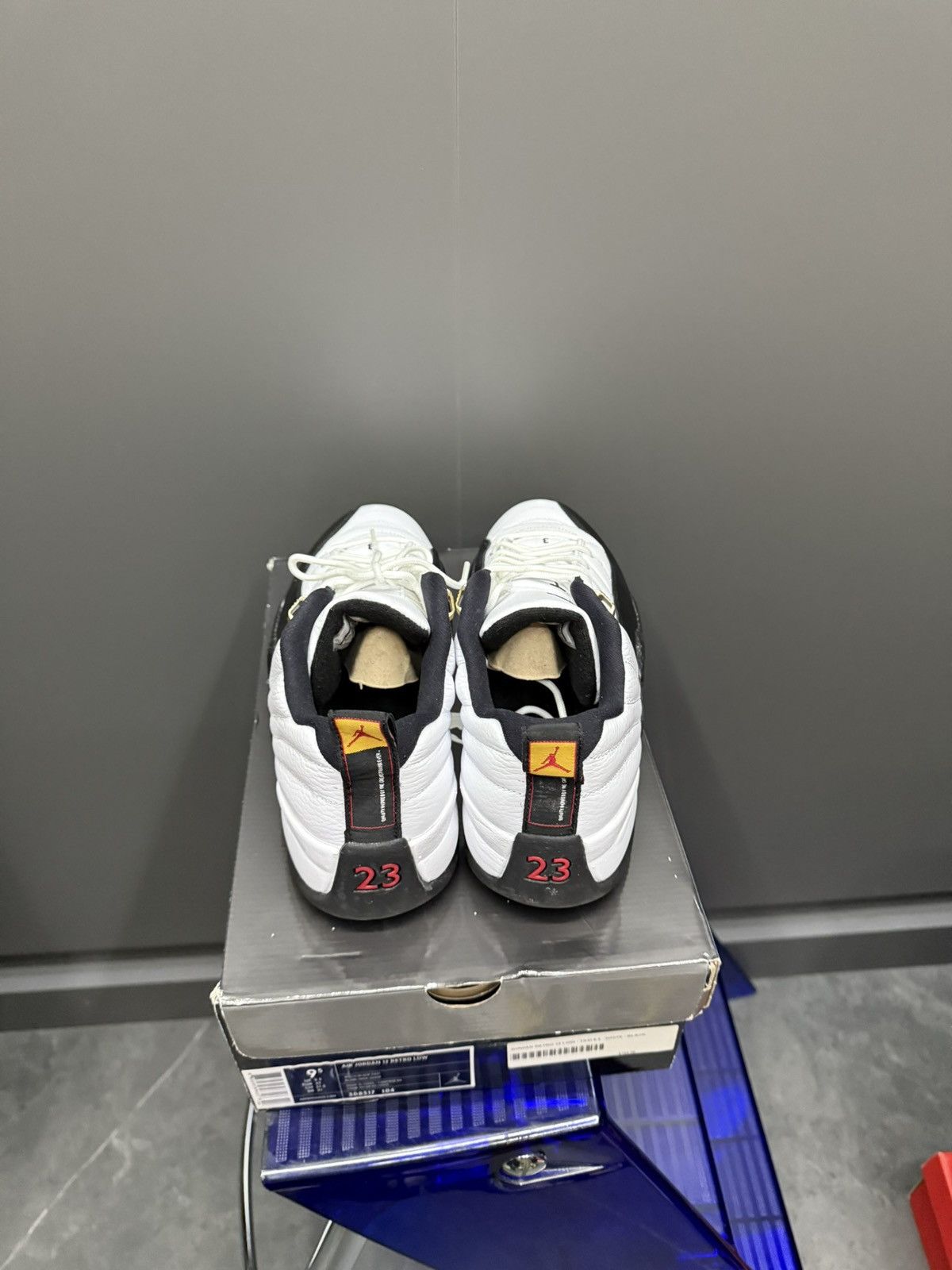 Jordan Brand Jordan 12 Retro Low Taxi 2011 Size 9.5 308317-104 Size US 9.5 / EU 42-43 - 4 Thumbnail