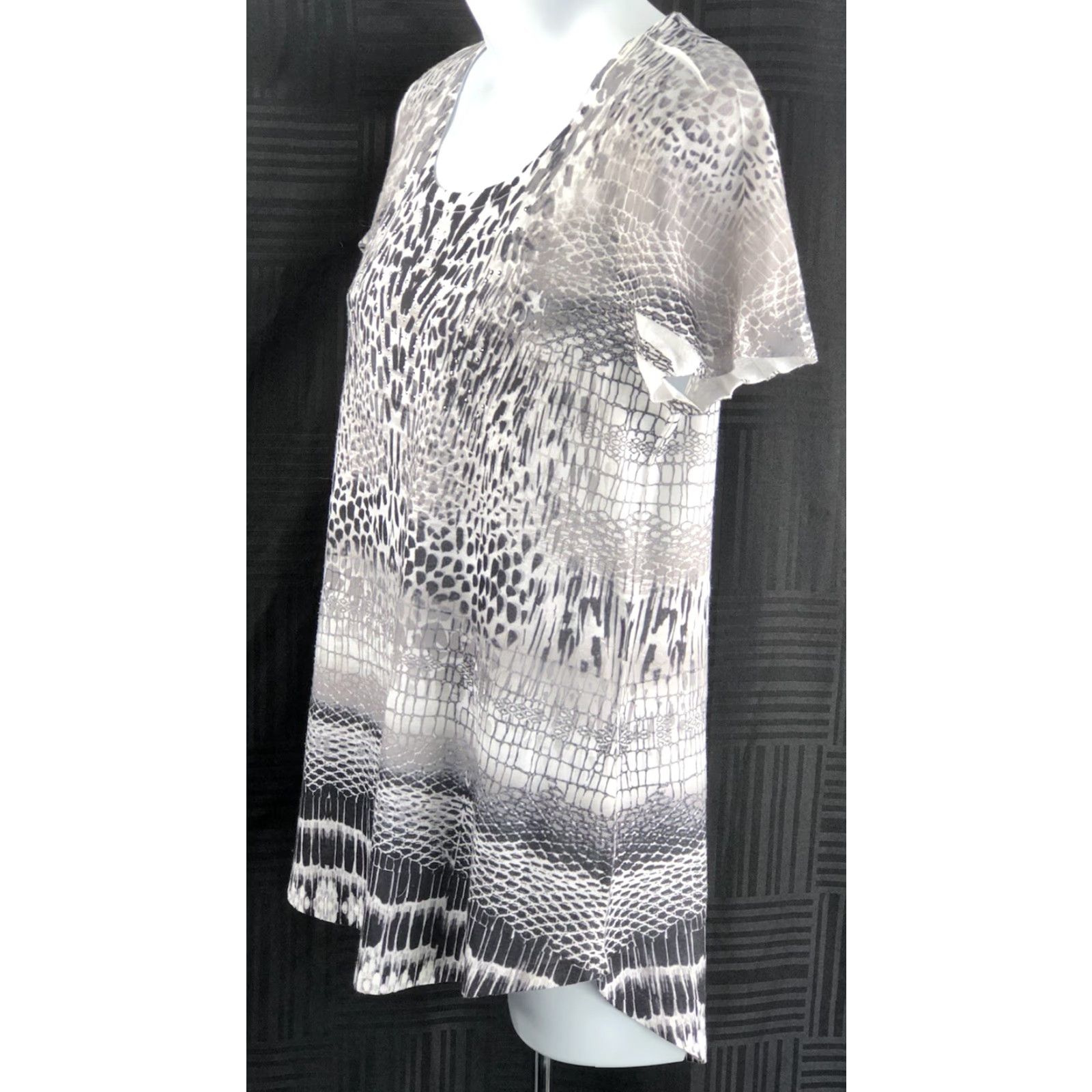 Style & Co Style & Co T-Shirt Top Gray Snake Print Beaded Scoop Neck Hi-Low 90s Boho Women Shirt S Size S / US 4 / IT 40 - 2 Thumbnail