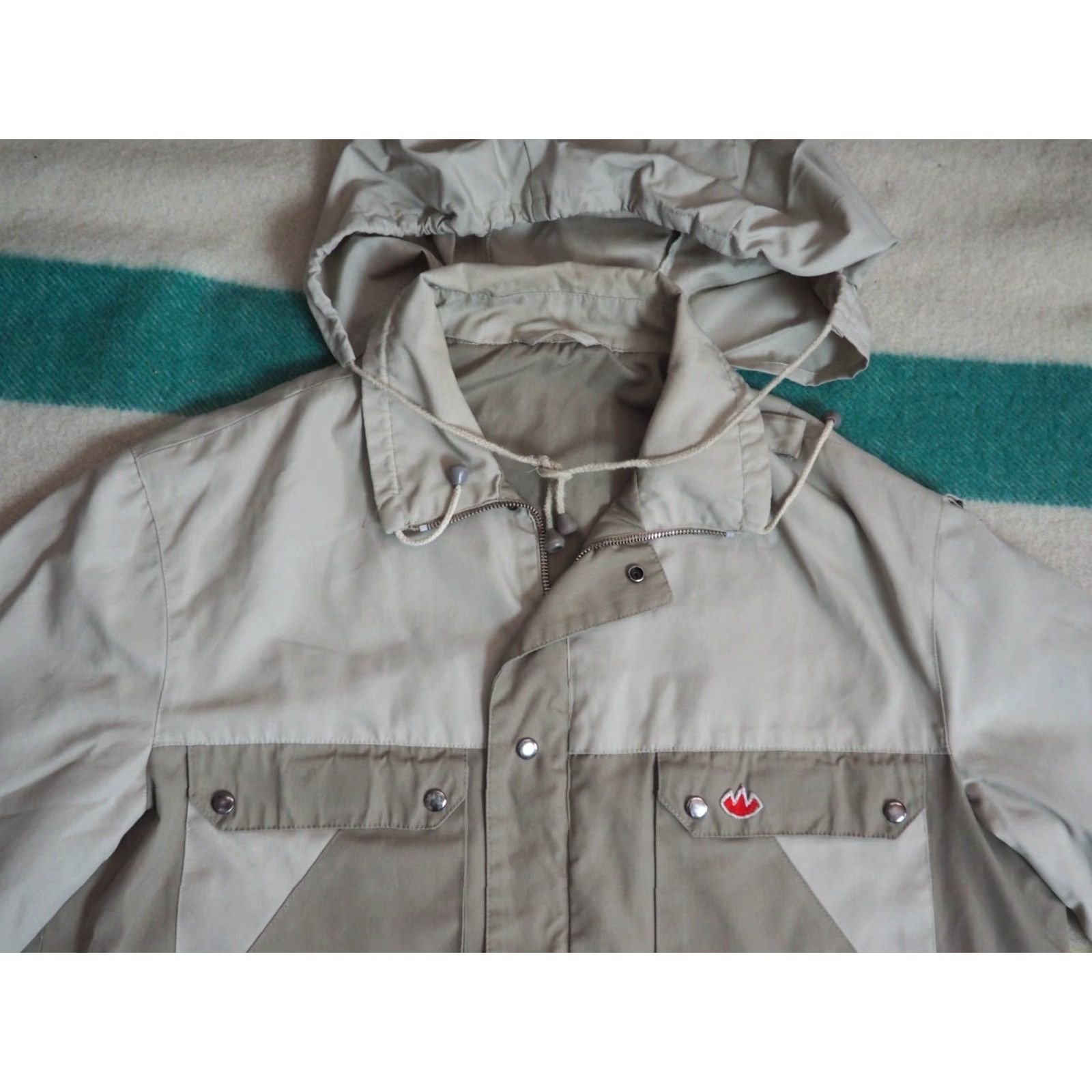 Vintage VINTAGE Bergmair Jacket Mens L Hooded Ski Alpps Beige Gray Zip Lodge Outdoor 70s 80s Puffer Nylon Size US L / EU 52-54 / 3 - 3 Thumbnail