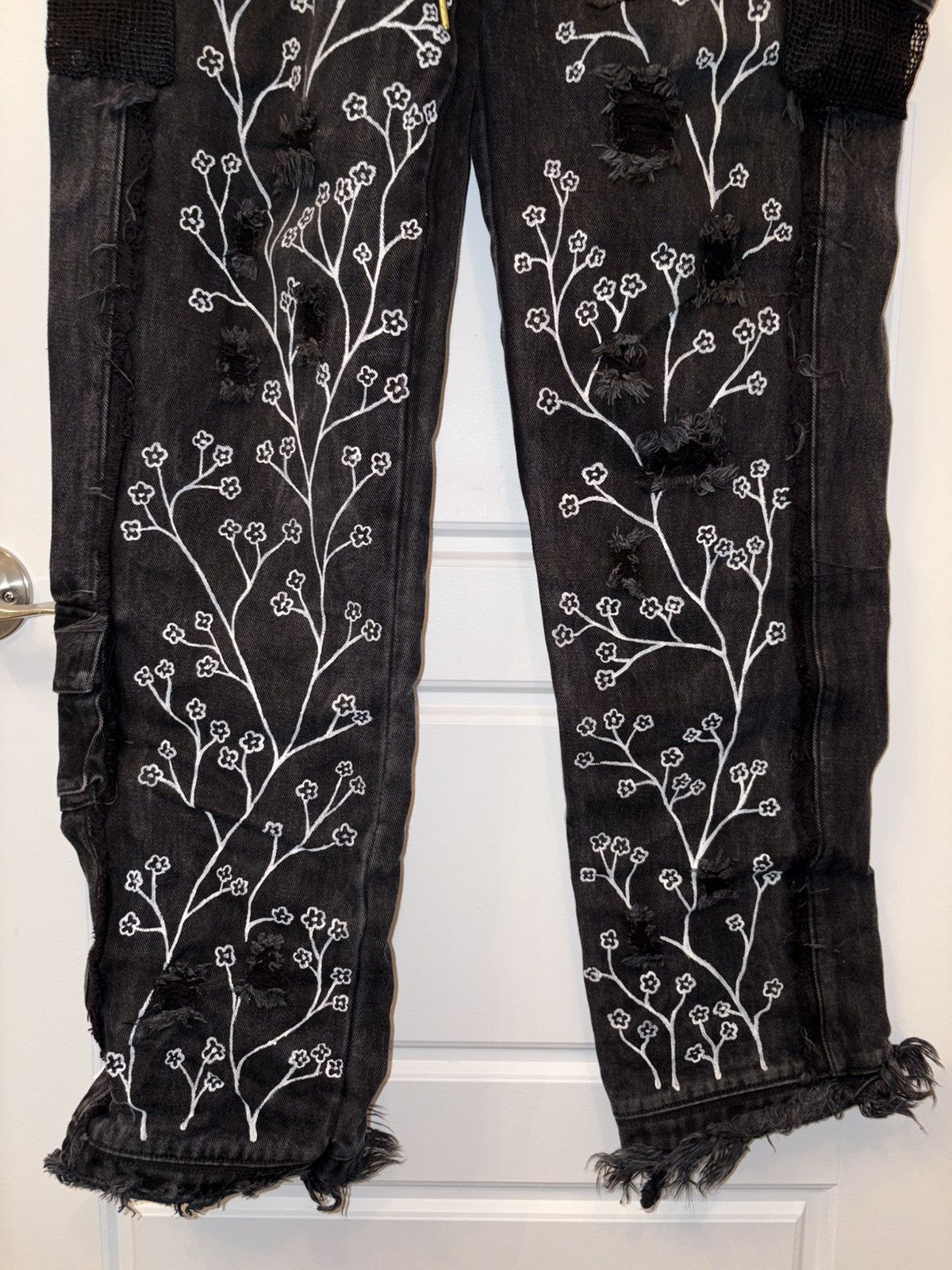 Jakischrist JAKISCHRIST “Floral Distressed Cargo Jeans” Size US 31 - 4 Thumbnail