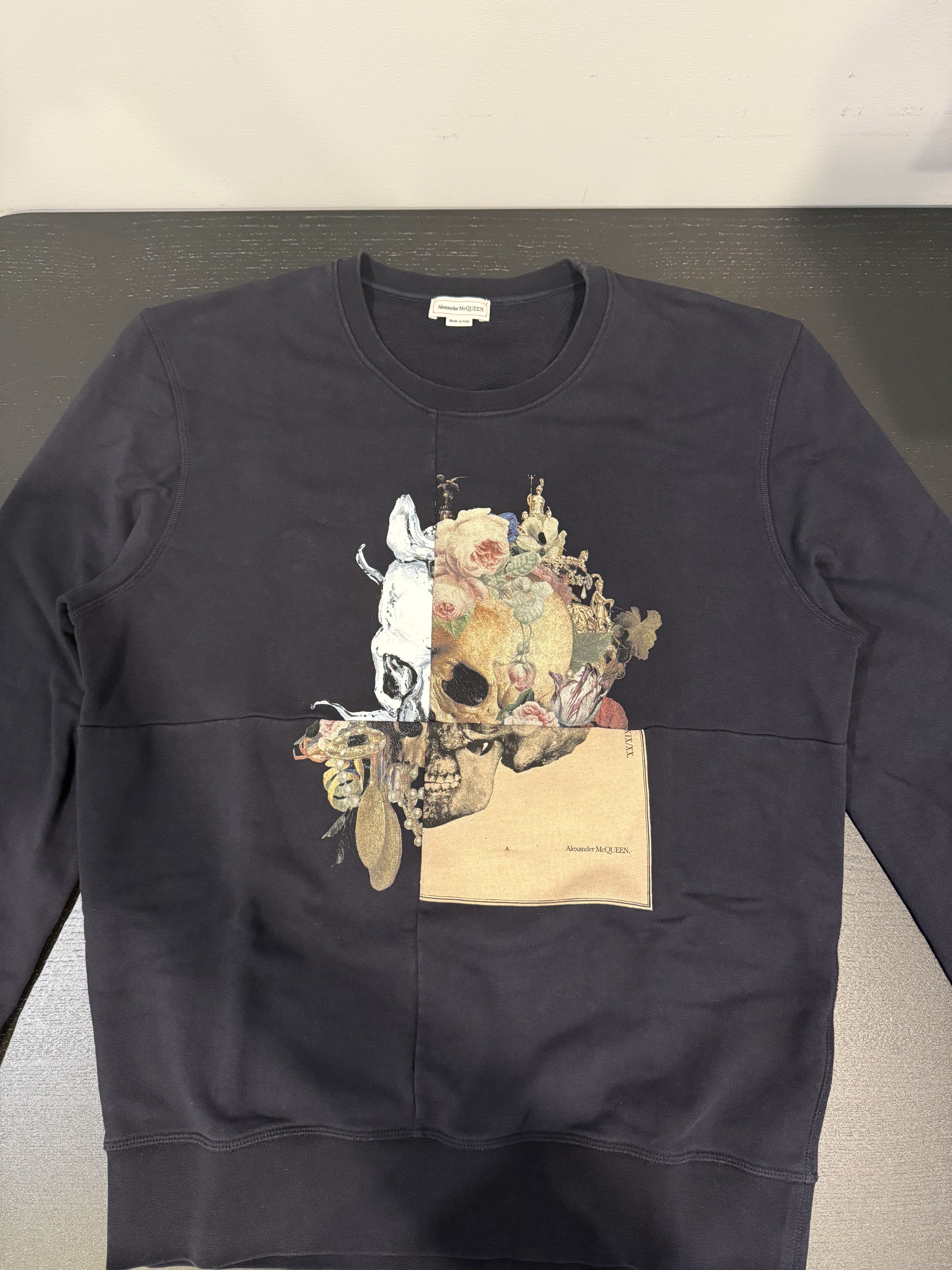 Alexander McQueen Alexander McQueen Navy Patchwork Skull Sweatshirt Size US XXL / EU 58 / 5 - 1 Thumbnail