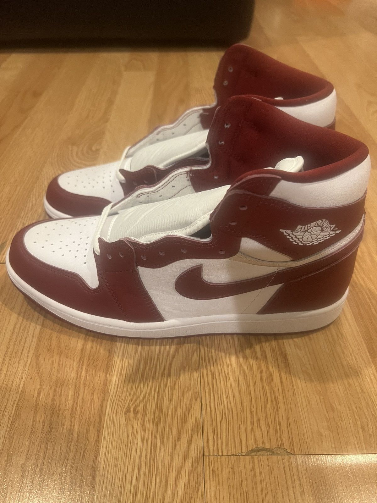 Nike Air Jordan 1 Hi OG Team Red Size US 11 / EU 44 - 3 Thumbnail