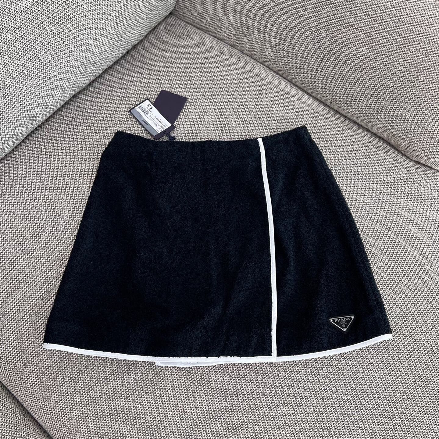 Prada Prada Retro Skirt 40 Women Size 40" / US 18 - 1 Thumbnail