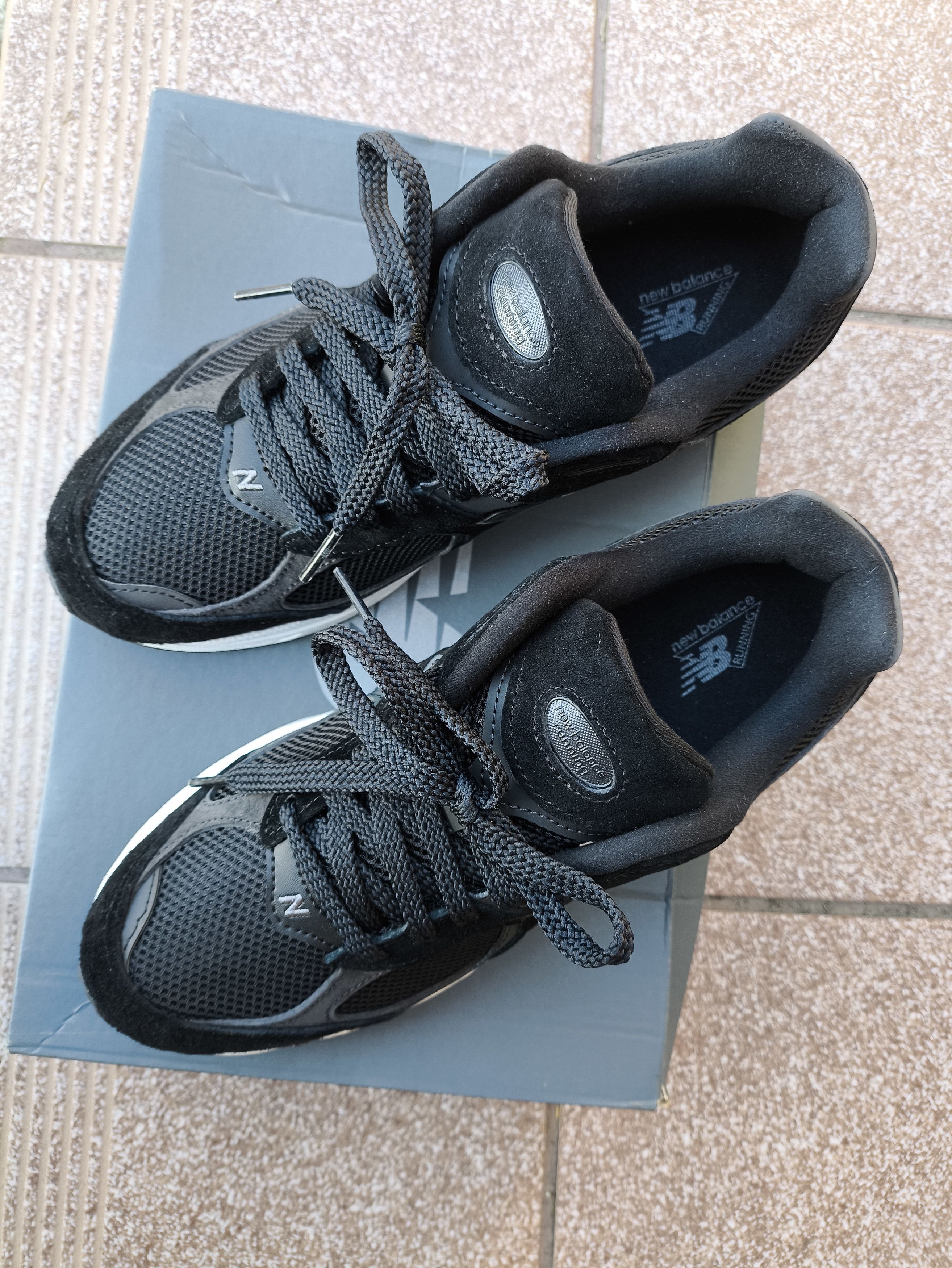 New Balance New Balance 2002R Black Suede Mesh Size 41.5 US 8 Excellent Size US 8.5 / EU 41-42 - 2 Thumbnail
