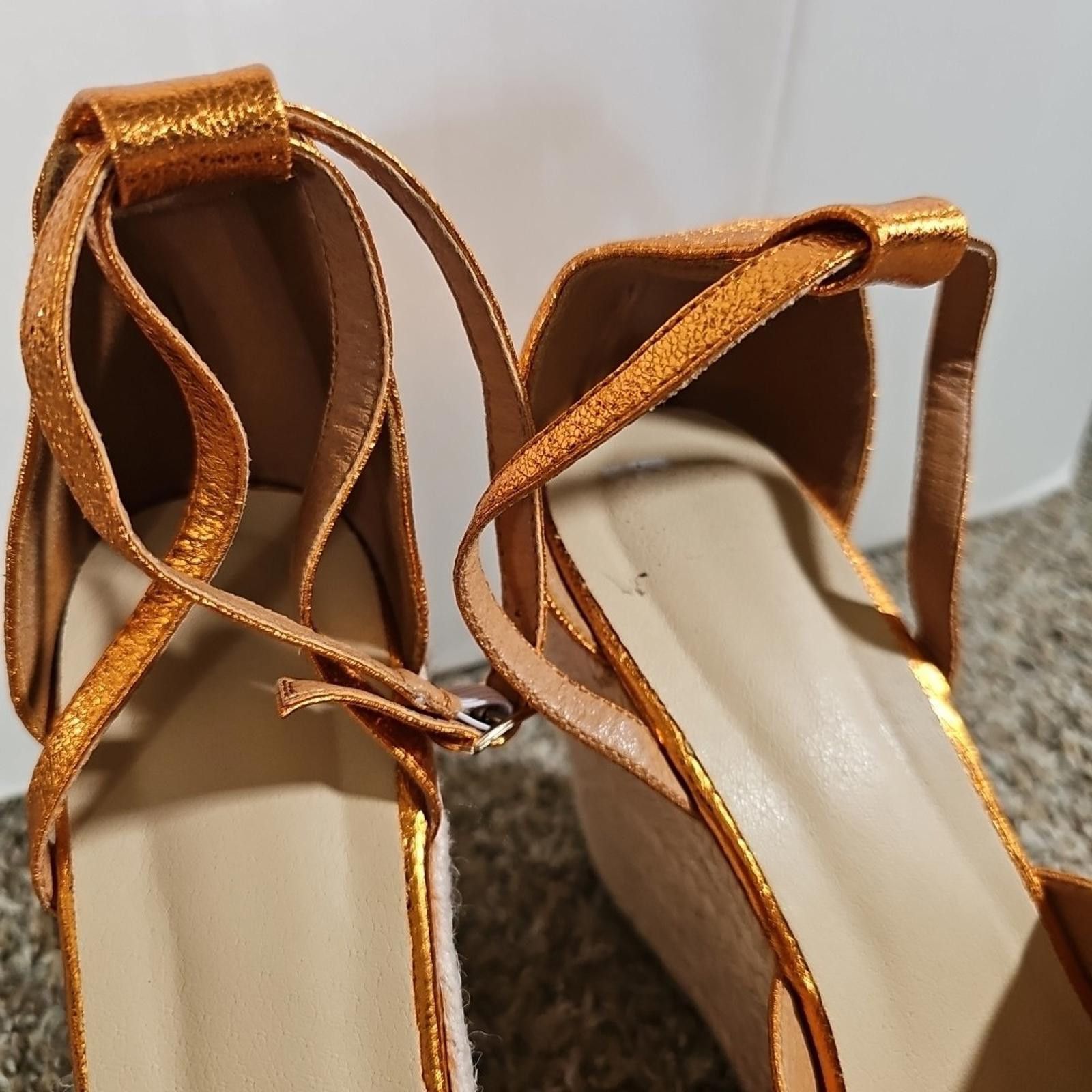 The Unbranded Brand No Brand Sz42 Orange Wedge Sandal Heel MISSING 1 ANKLE STRAP Size US 7.5 / IT 37.5 - 3 Thumbnail