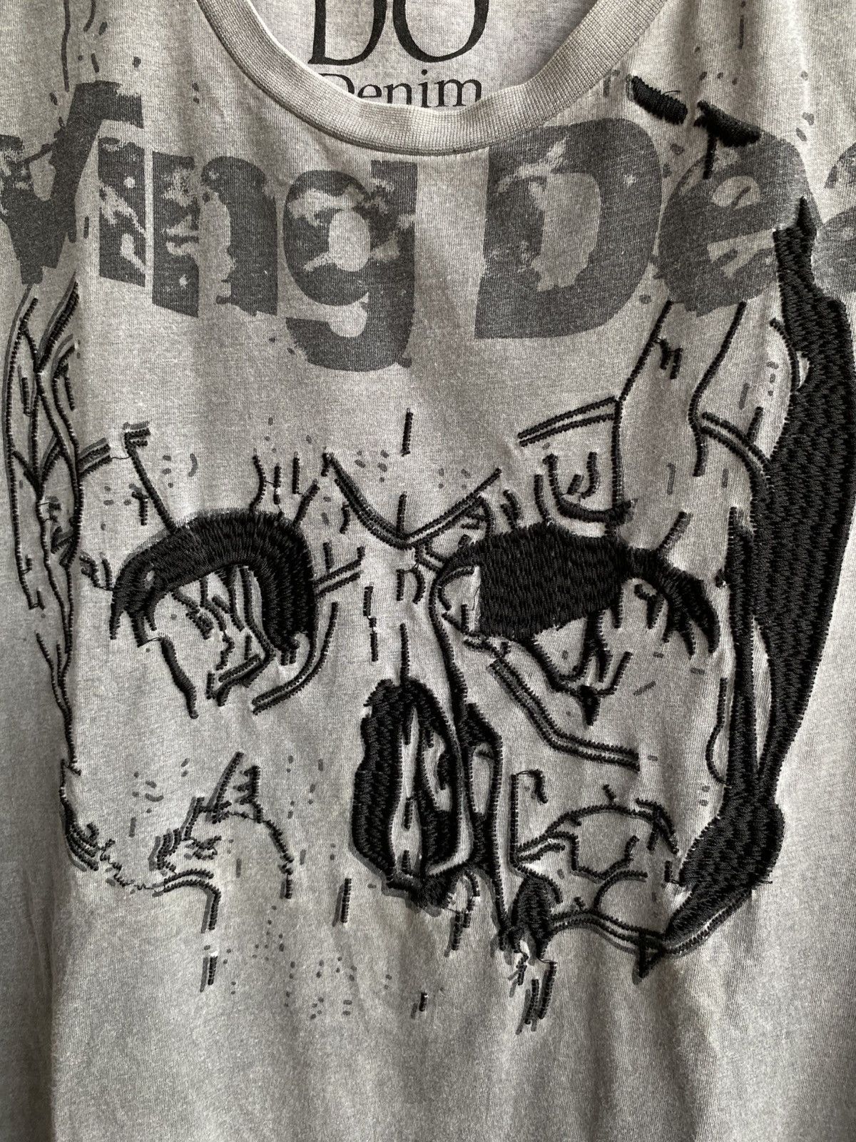 Japanese Brand Vintage Y2K Skull Living Dead Tee Size US S / EU 44-46 / 1 - 3 Thumbnail