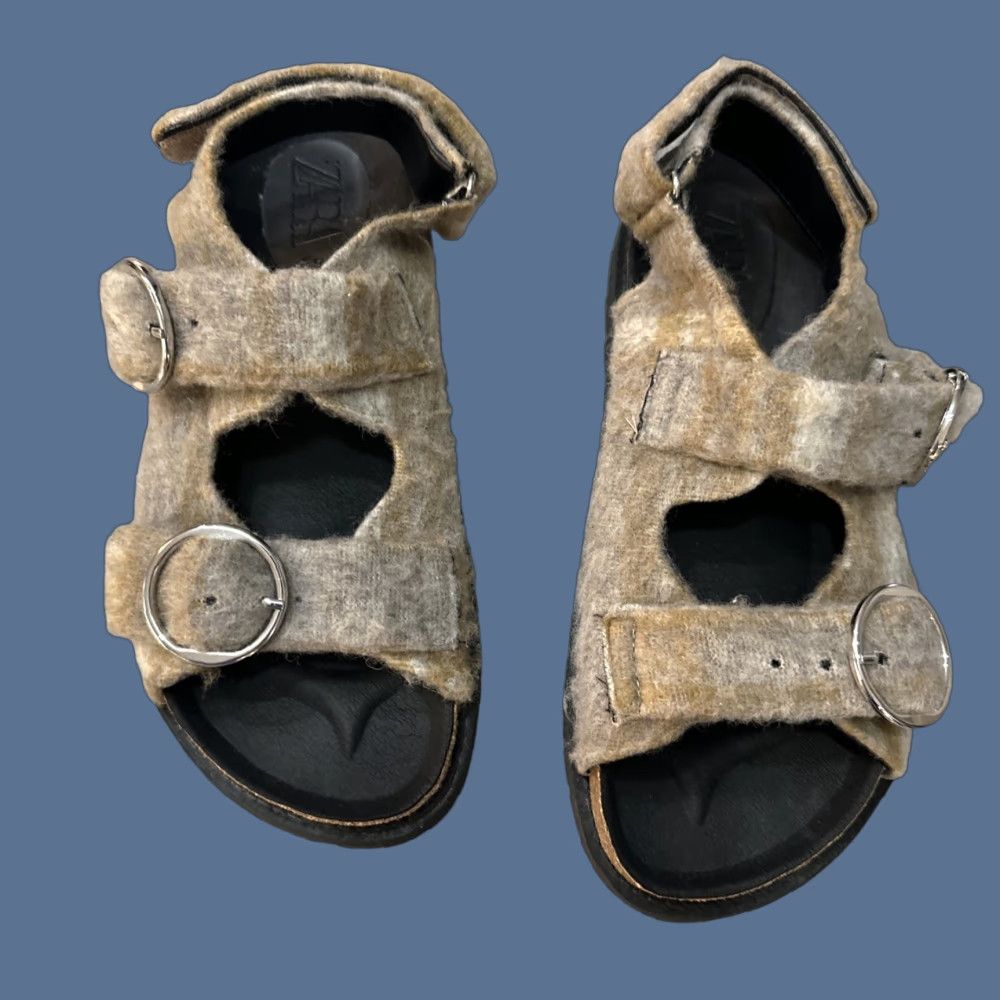 Zara ZARA BUCKLED FLAT SANDALS WITH FUR-LINED STRAPS Women Flat EU 39 US 8 Beige Vintage No 8-8.5 Casual Size US 8 / IT 38 - 1 Thumbnail