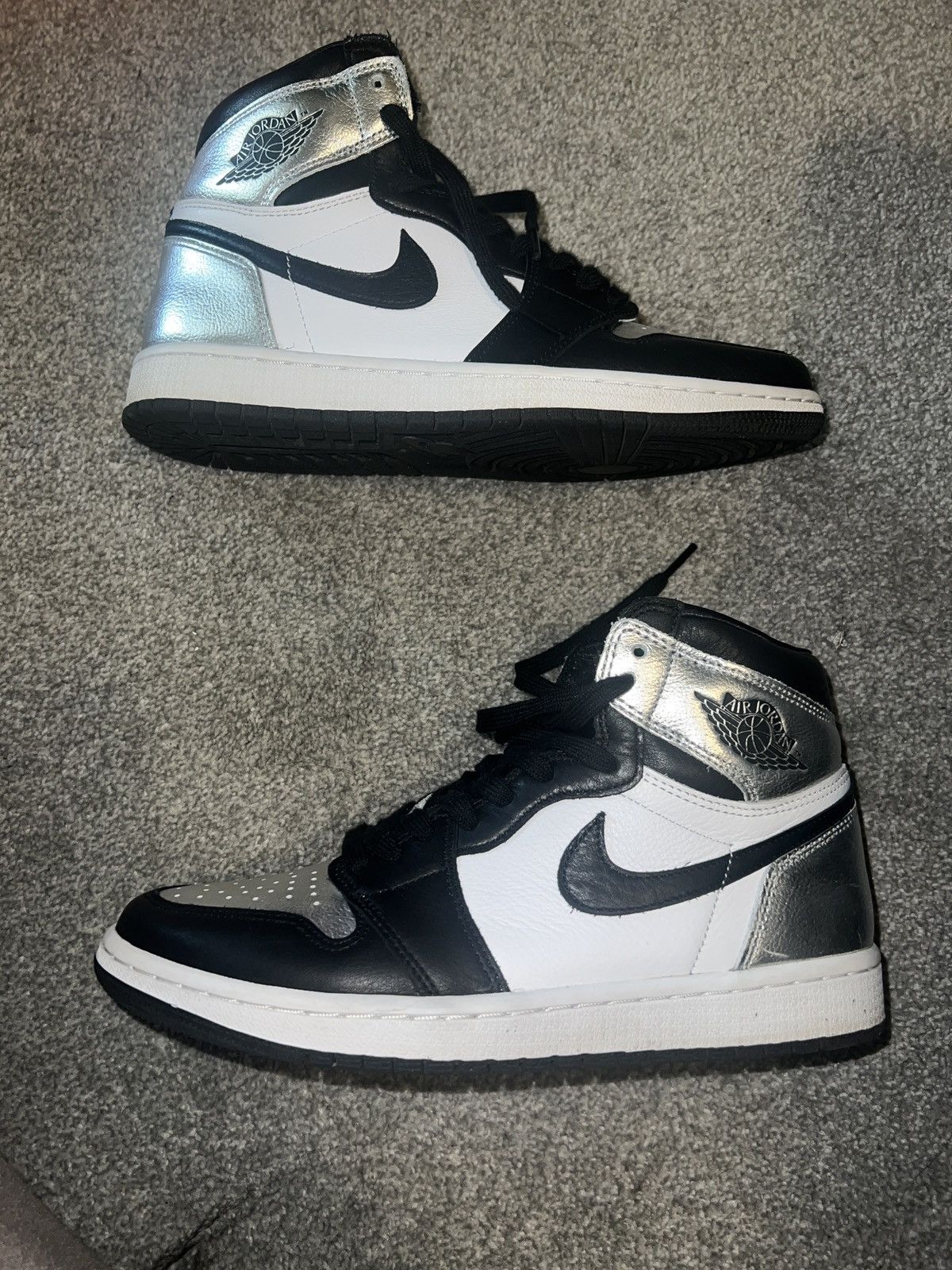 Jordan Brand WMNS JORDAN 1 RETRO HIGH OG 'SILVER TOE' Size US 8.5 / IT 38.5 - 1 Thumbnail