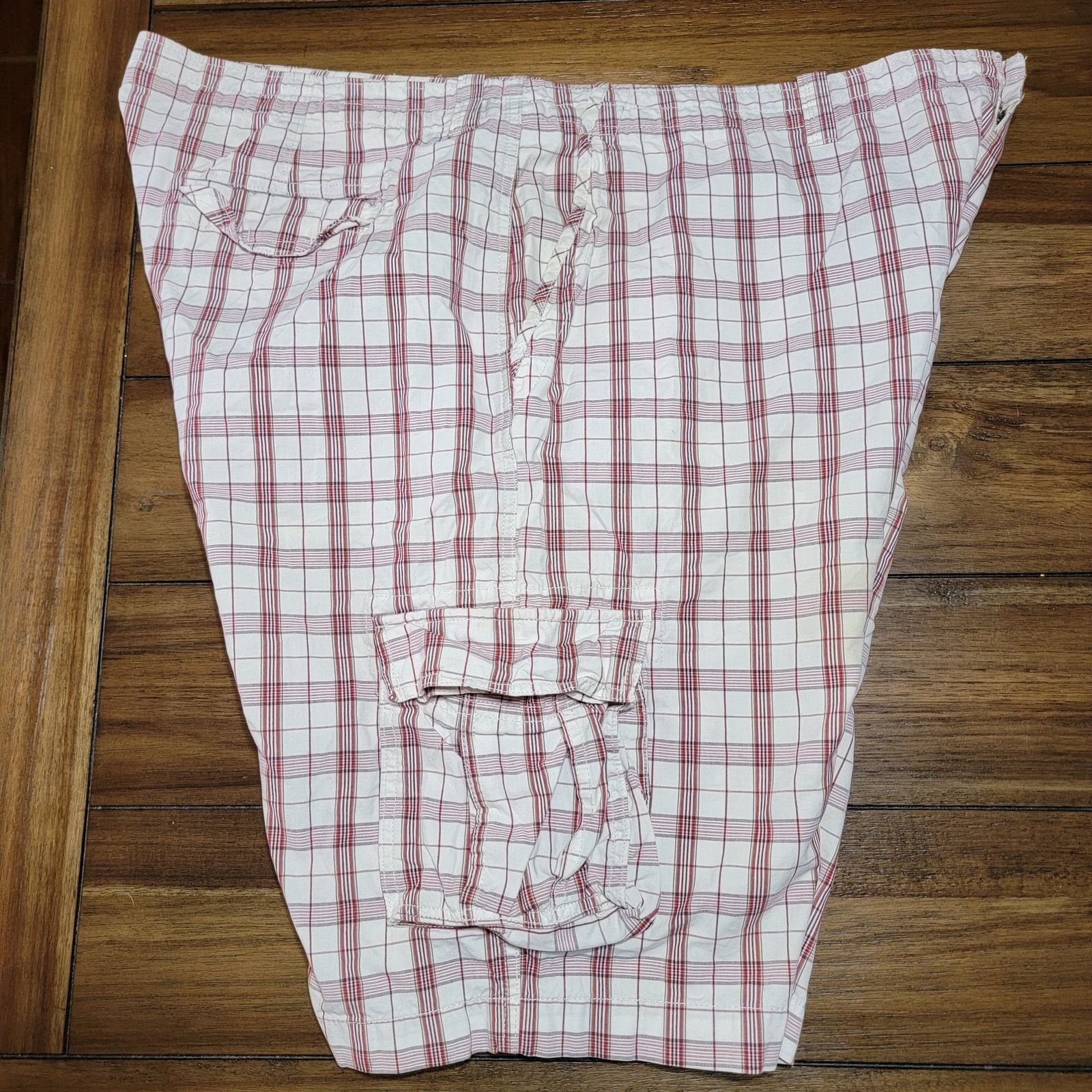 Roundtree & Yorke Round Tree & Yorke Red & White Plaid Cargo Shorts - Size 48 Size US 44 / EU 60 - 4 Thumbnail